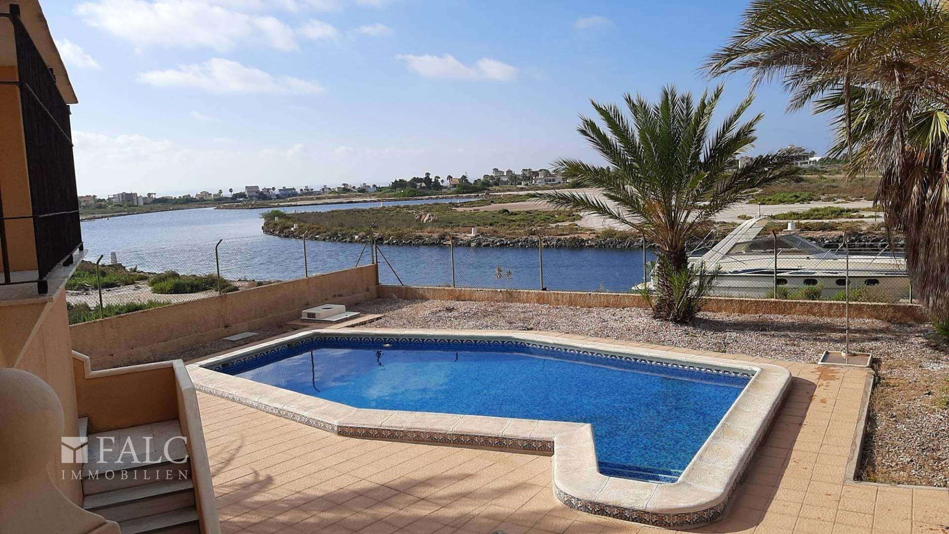 Pool mit Meerblick