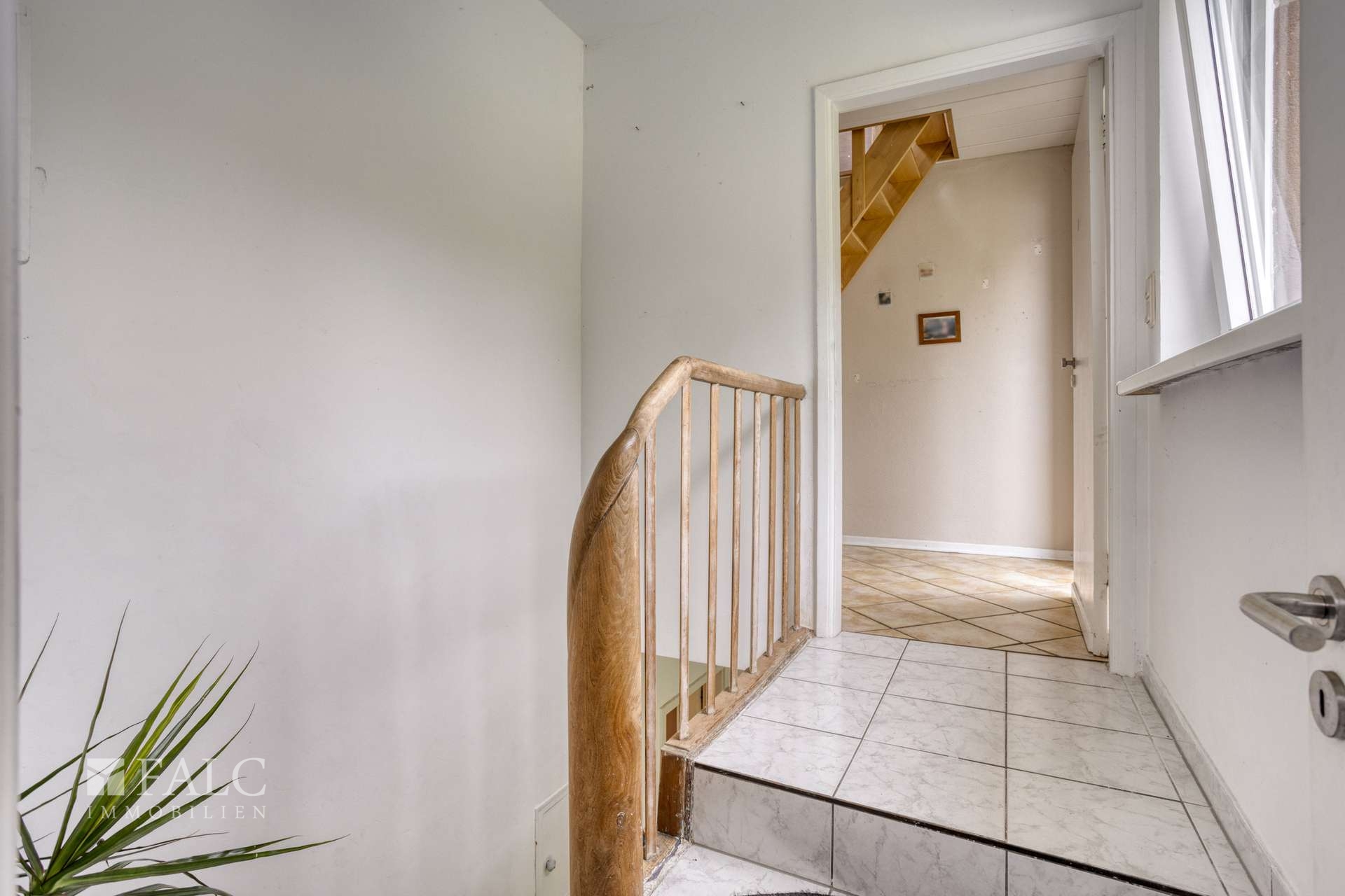 Zugang Wohnung OG