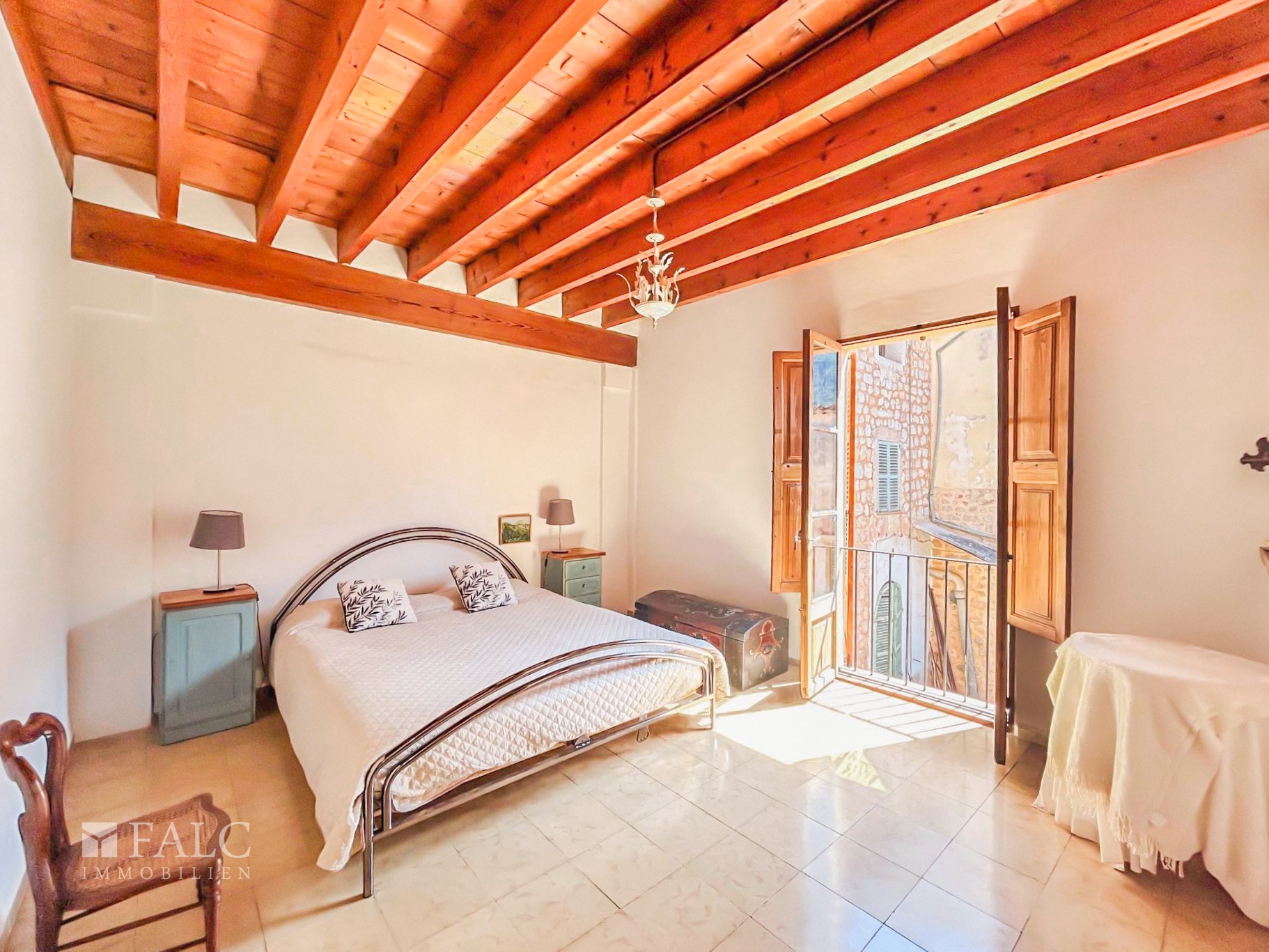 Schlafzimmer 1