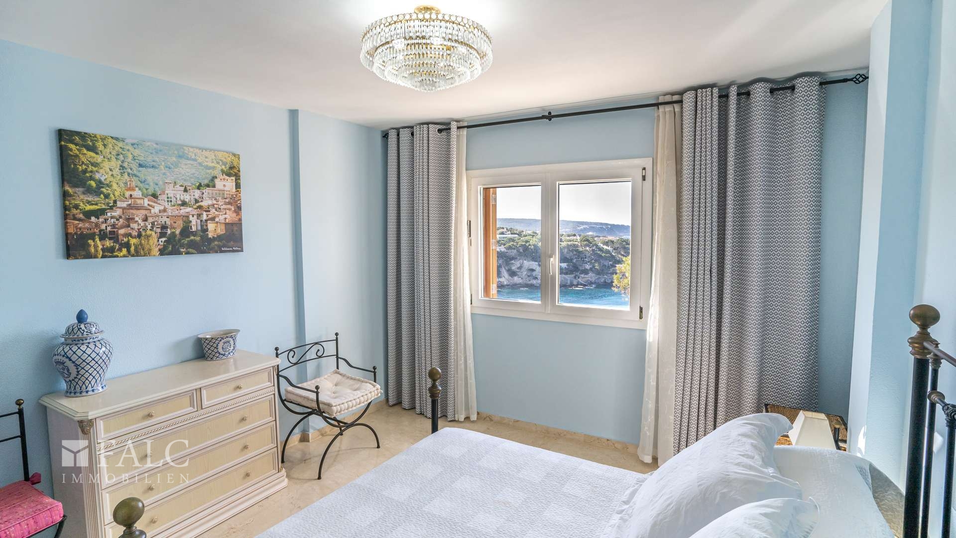 Schlafzimmer 1