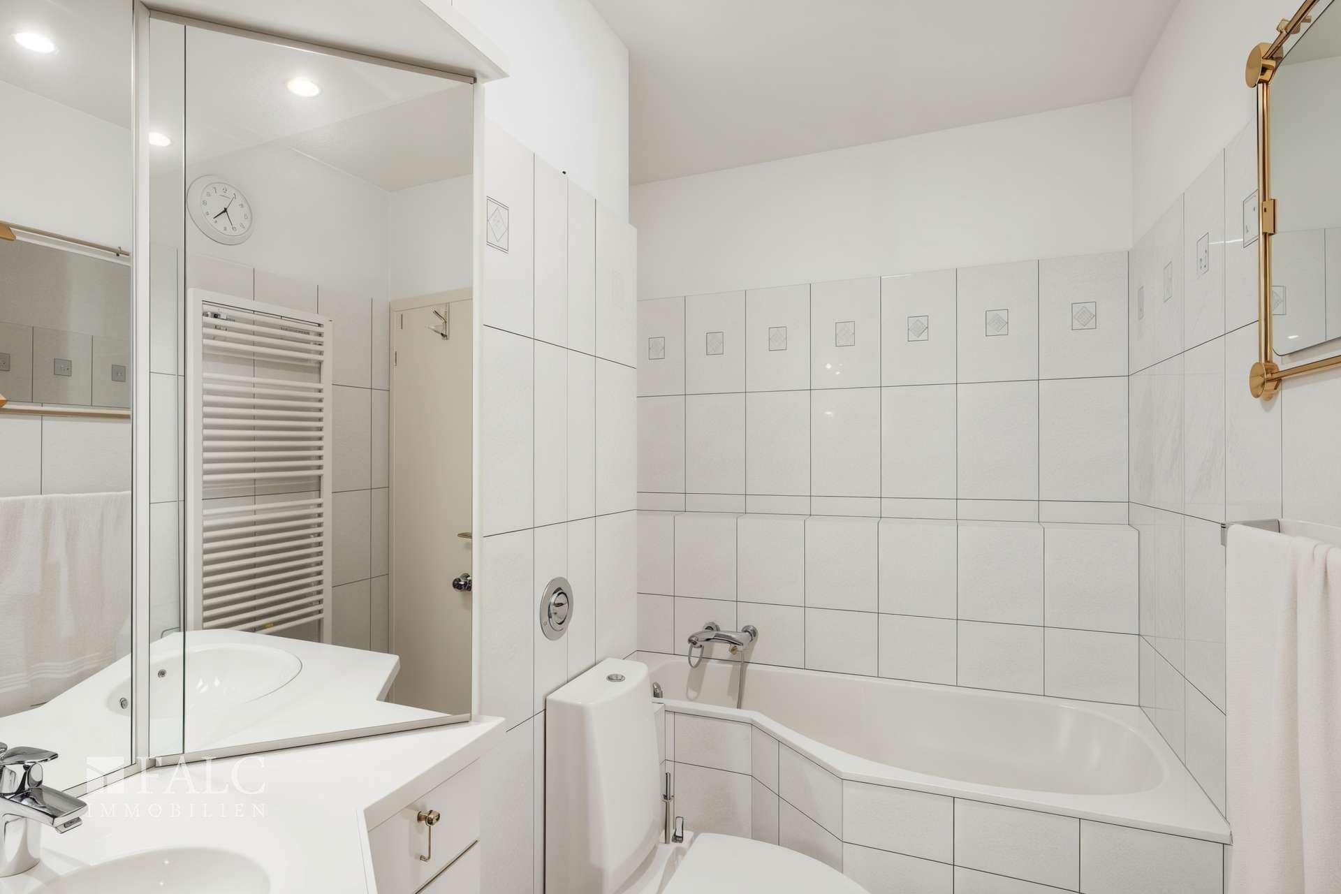 Badezimmer EG - Leer geräumt mit KI