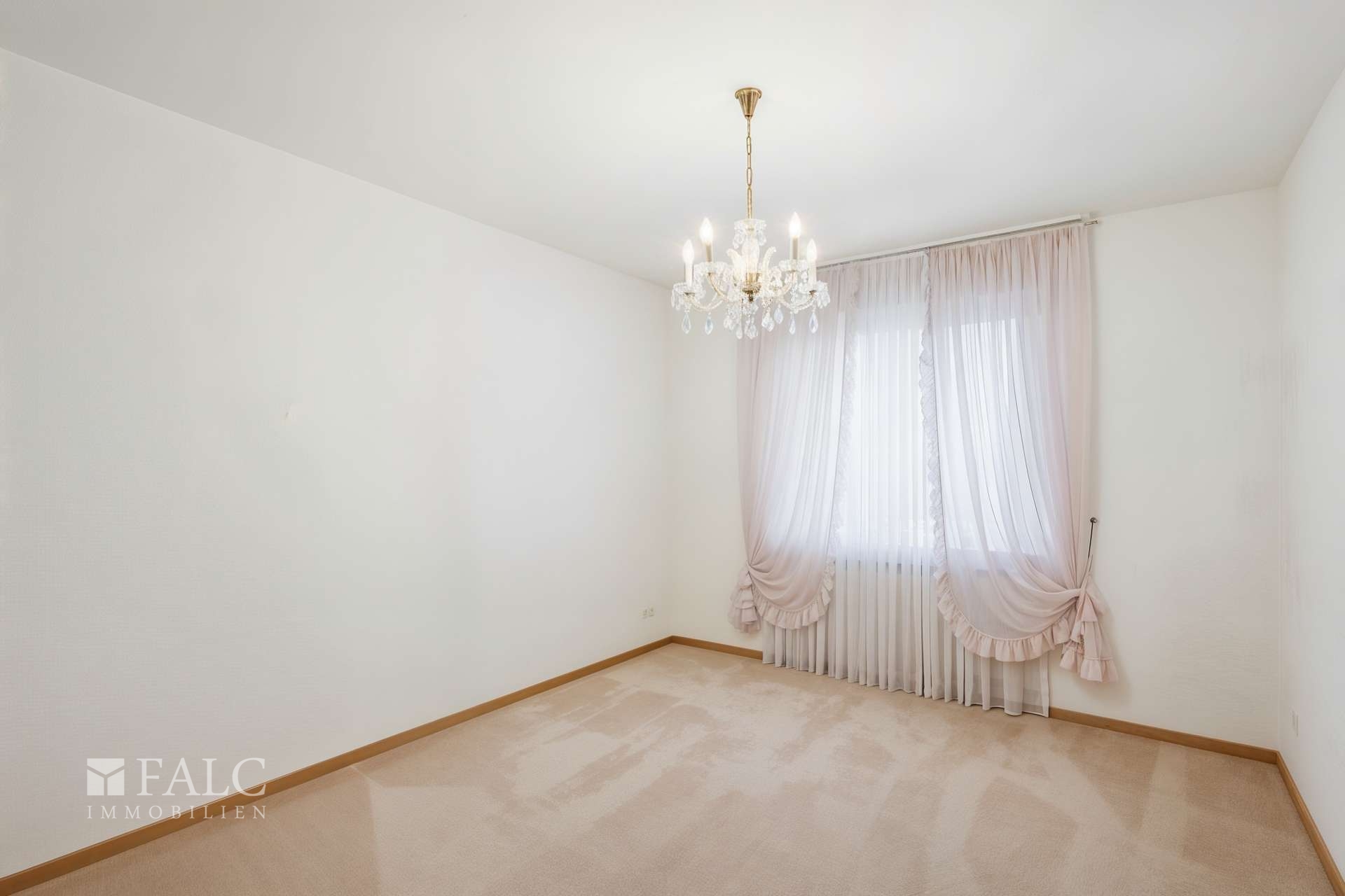 Schlafzimmer EG - Leer geräumt mit KI