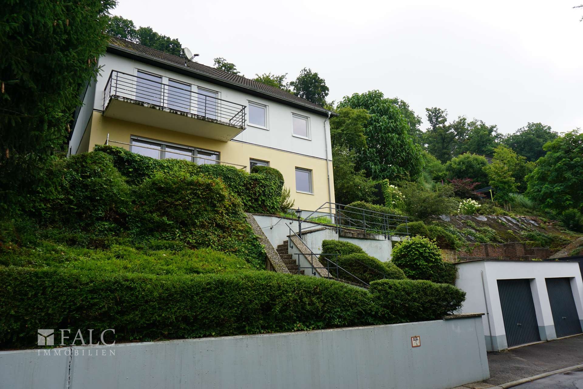 Wohnhaus von der Straße