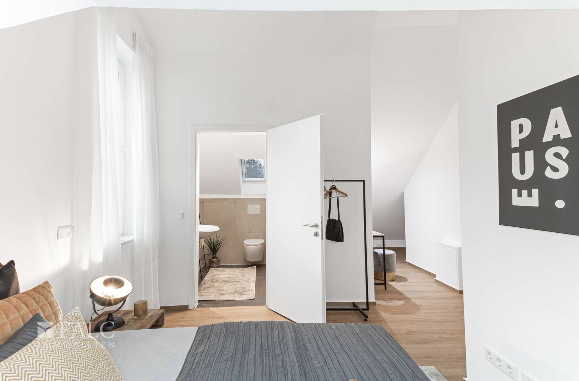 Schlafzimmer DG