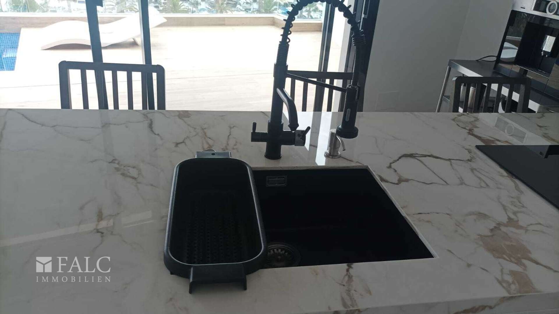 Kitchen sink