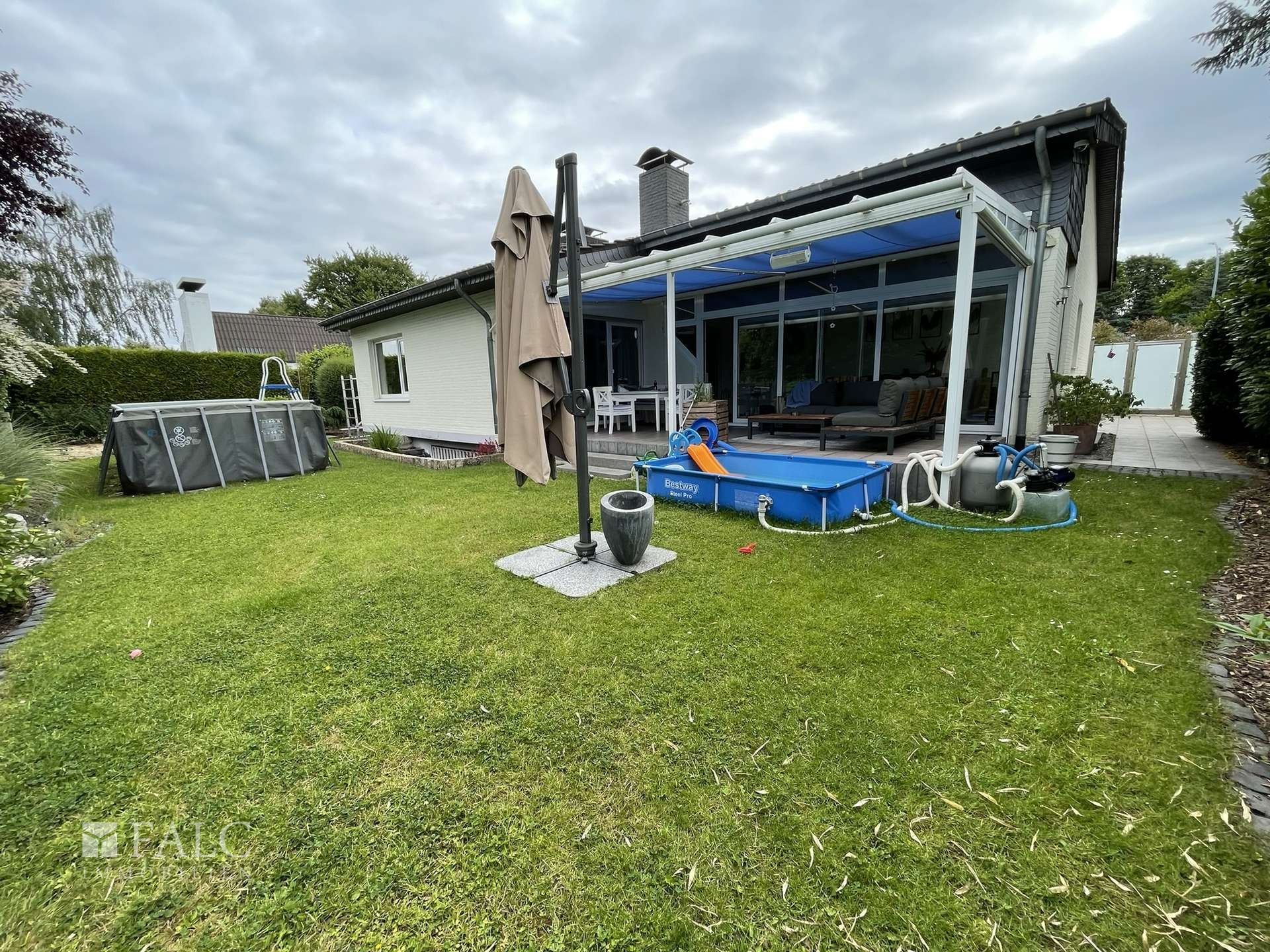 Garten- und Rückansicht