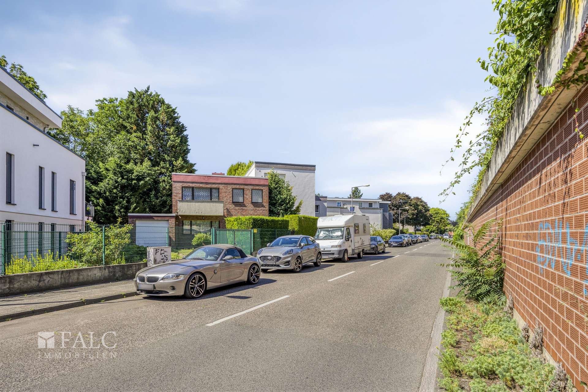 Straßenansicht