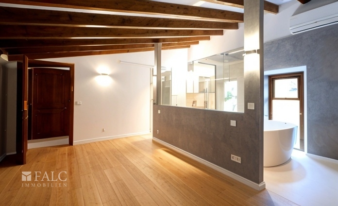 Bedroom with open Bathtub 