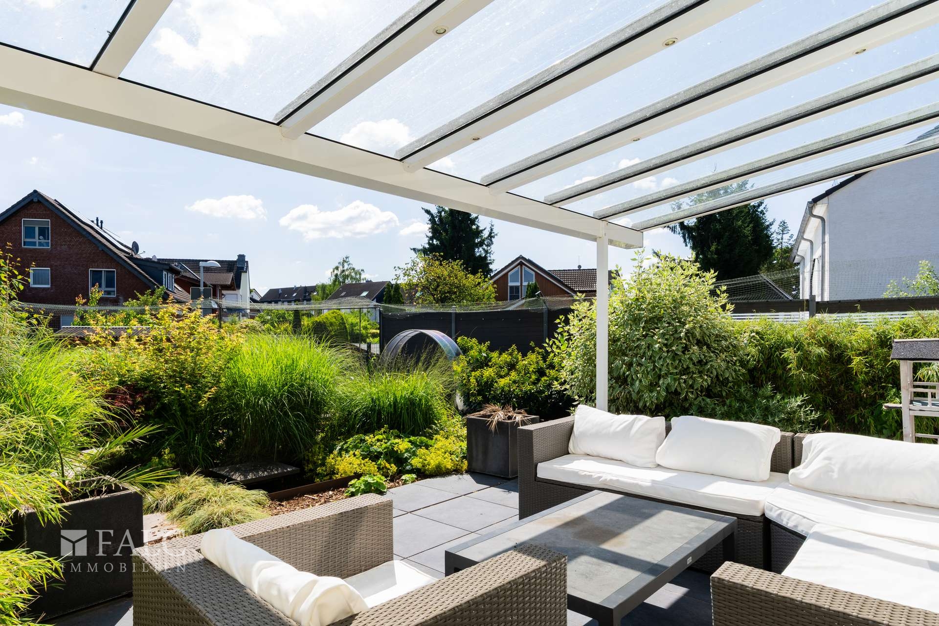 Terrasse mit Garten