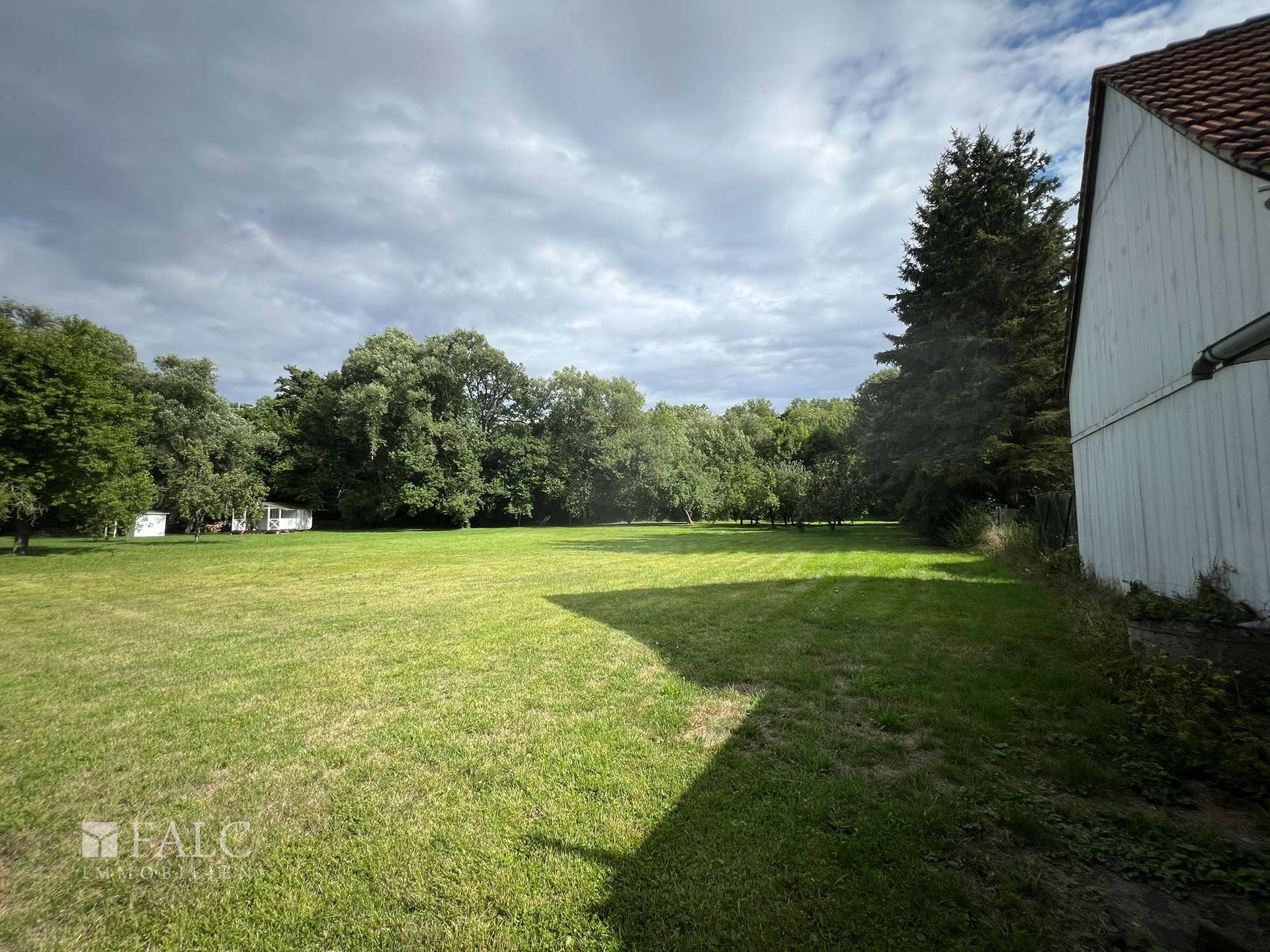 Grundstueck/Bauland