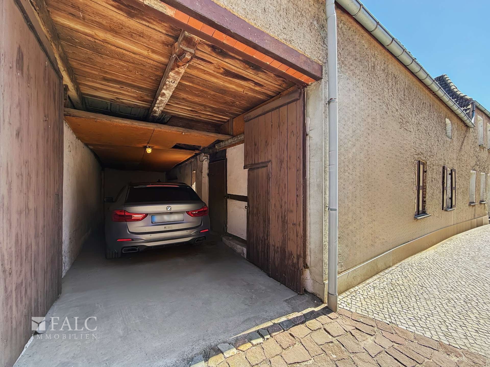 Zufahrt Garage