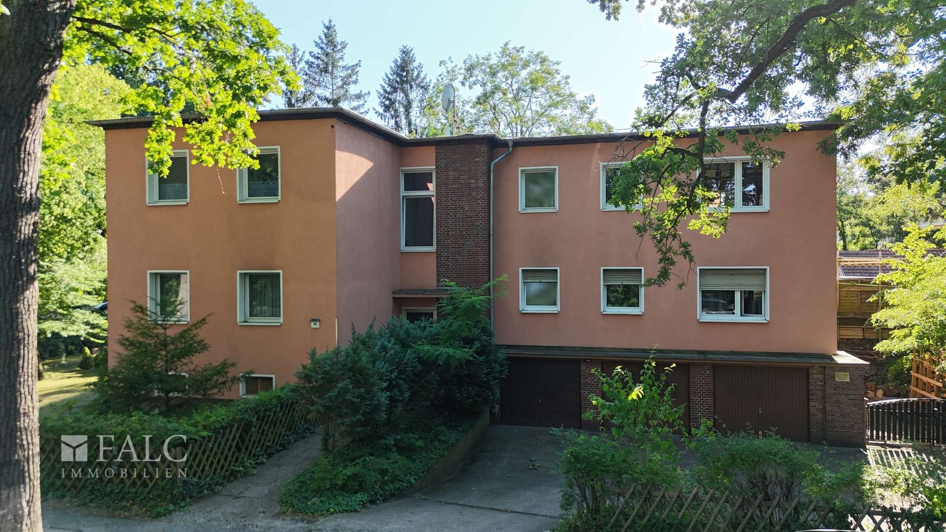 Hausansicht Garagenseite