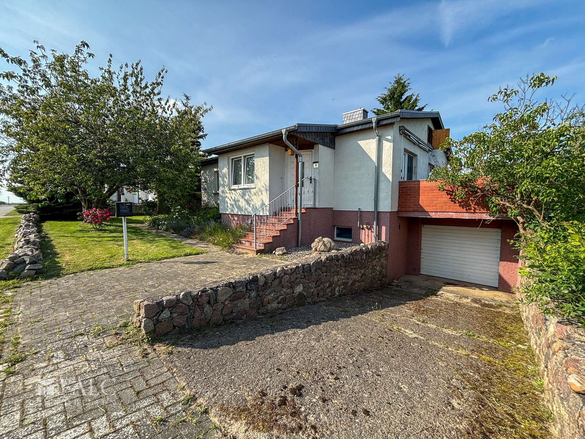 Einfahrt Garage