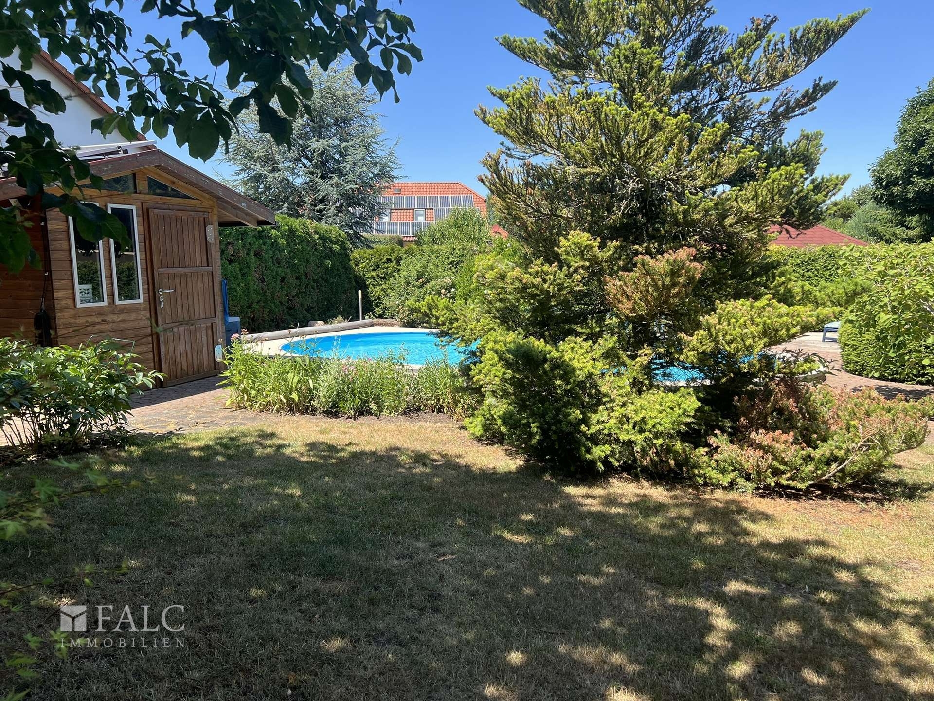 Garten mit Pool