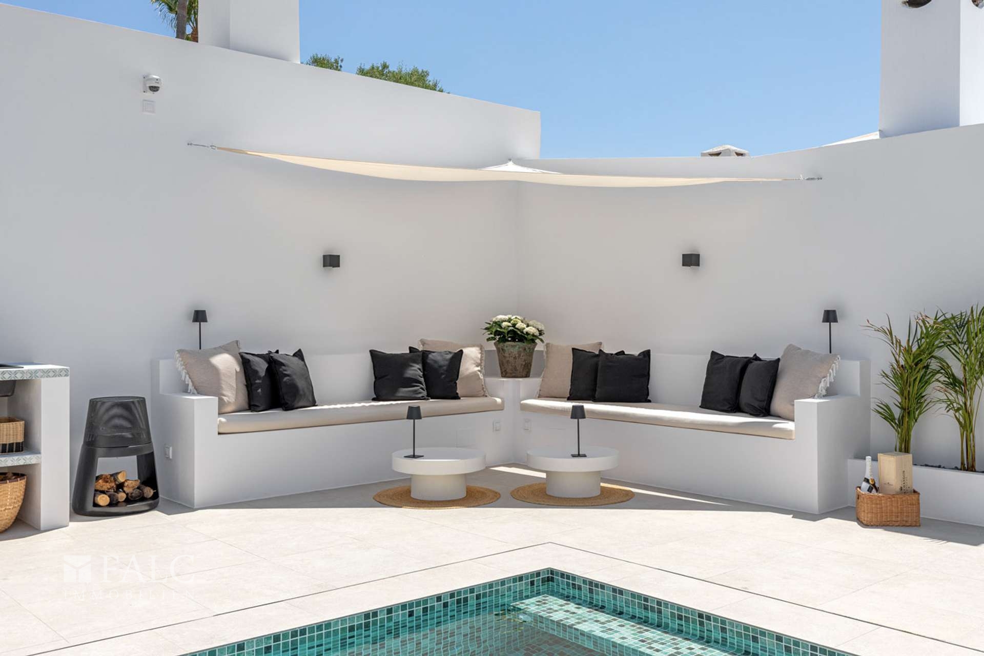 Outdoor Lounge