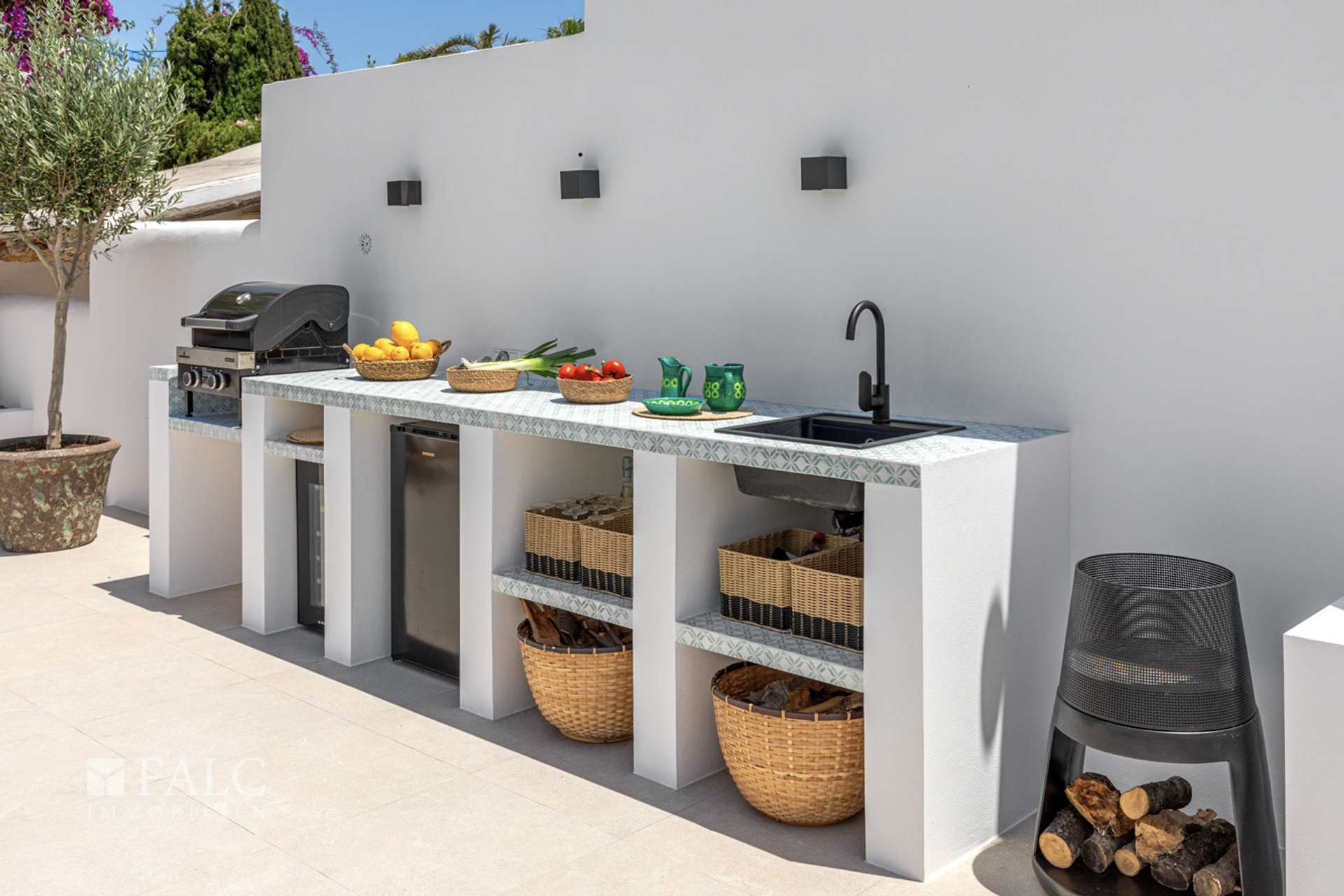 Outdoor Kitchen