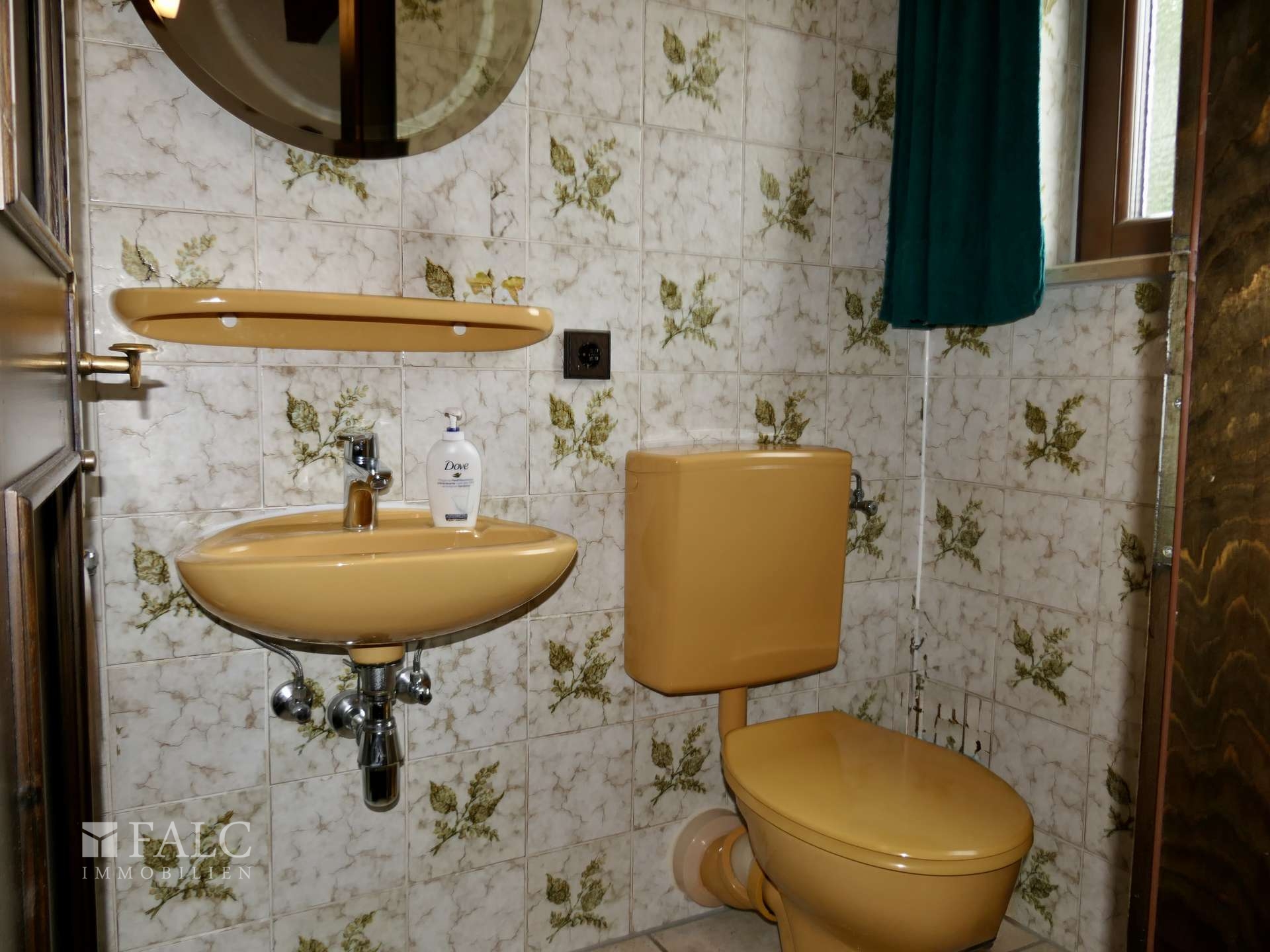 EG: Gäste-WC mit Dusche