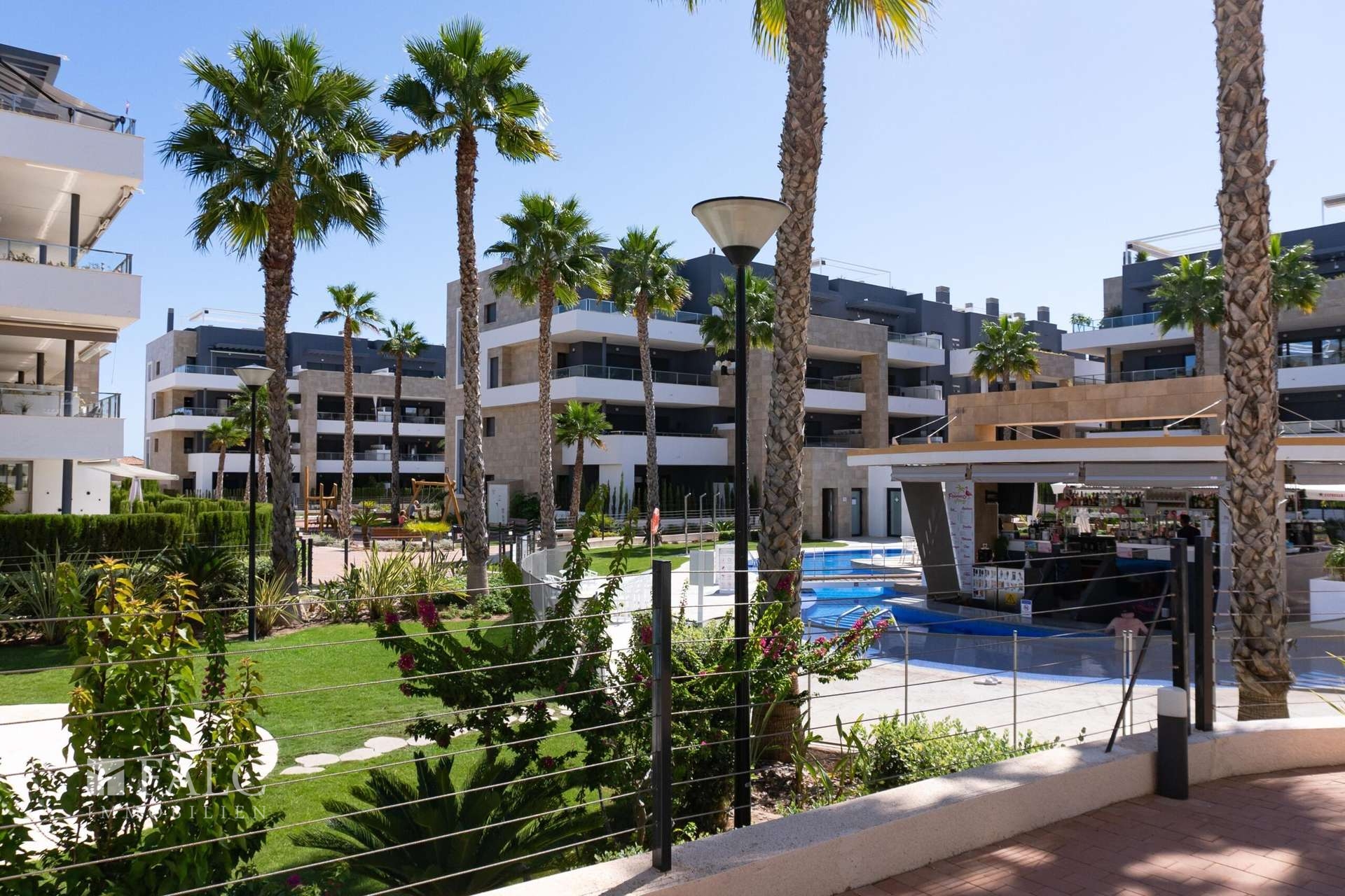Pool&Bar