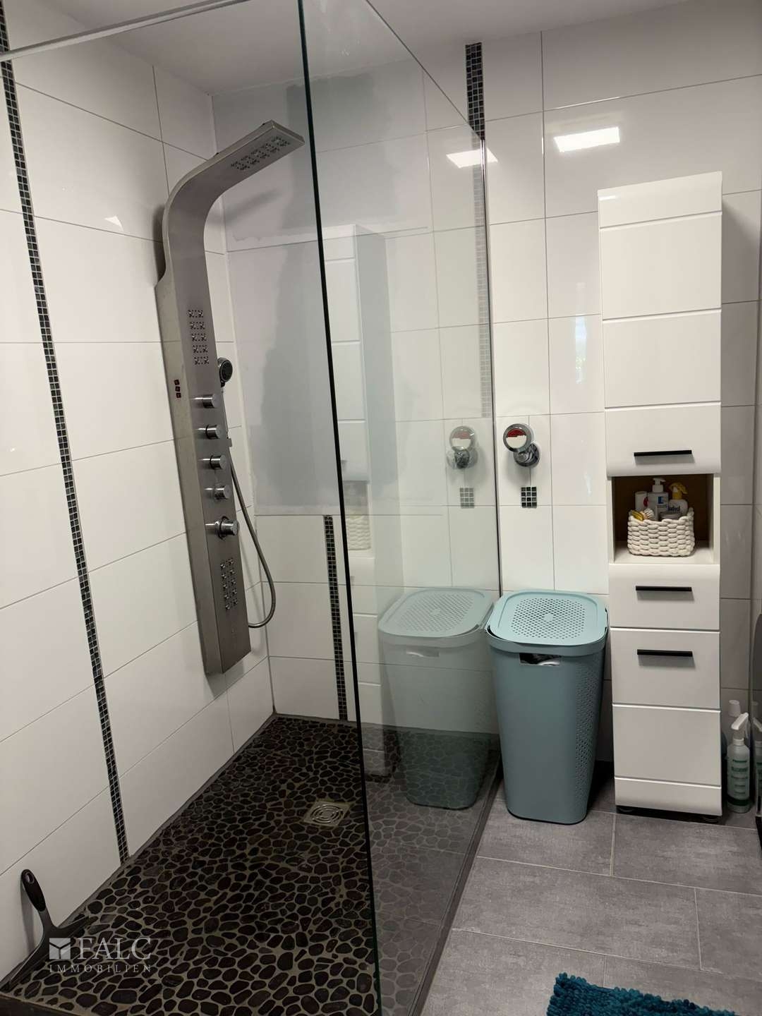  Badezimmer-Dusche
