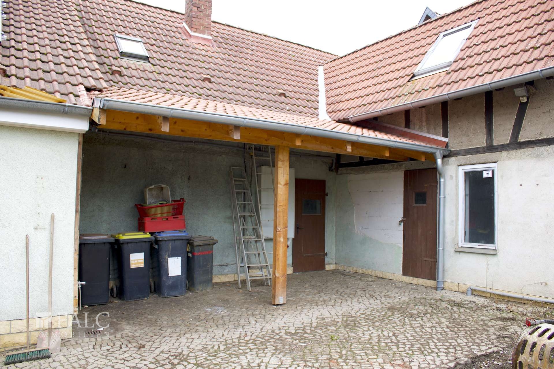 Überdachung