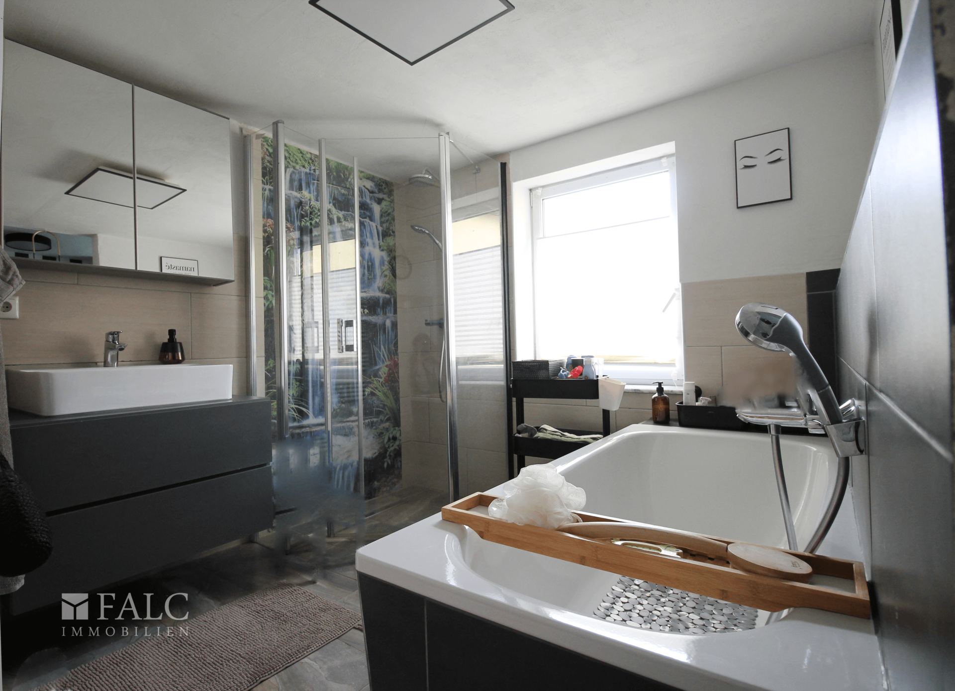 Badezimmer EG Hauptgebäude