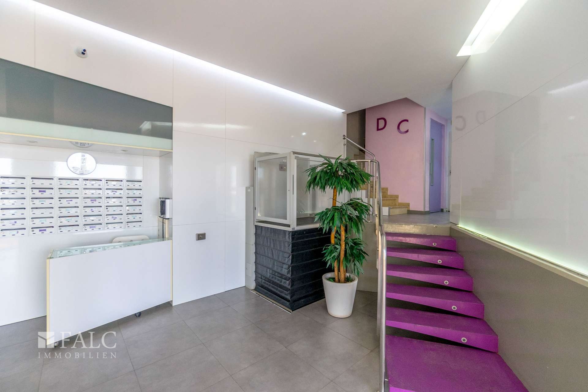 Hausflur / Hallway / Pasillo