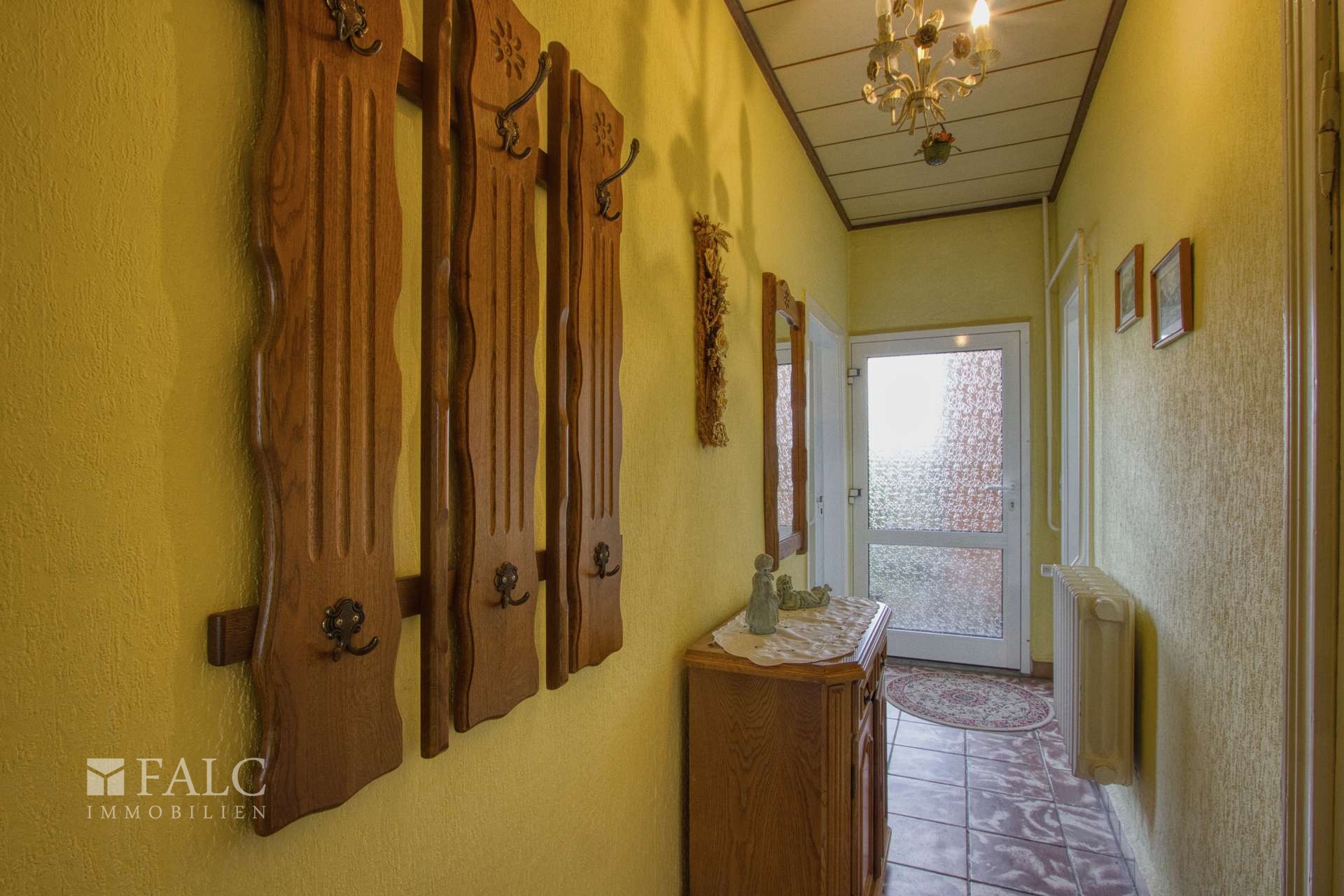 Flur und hinterer Ausgang WE 1