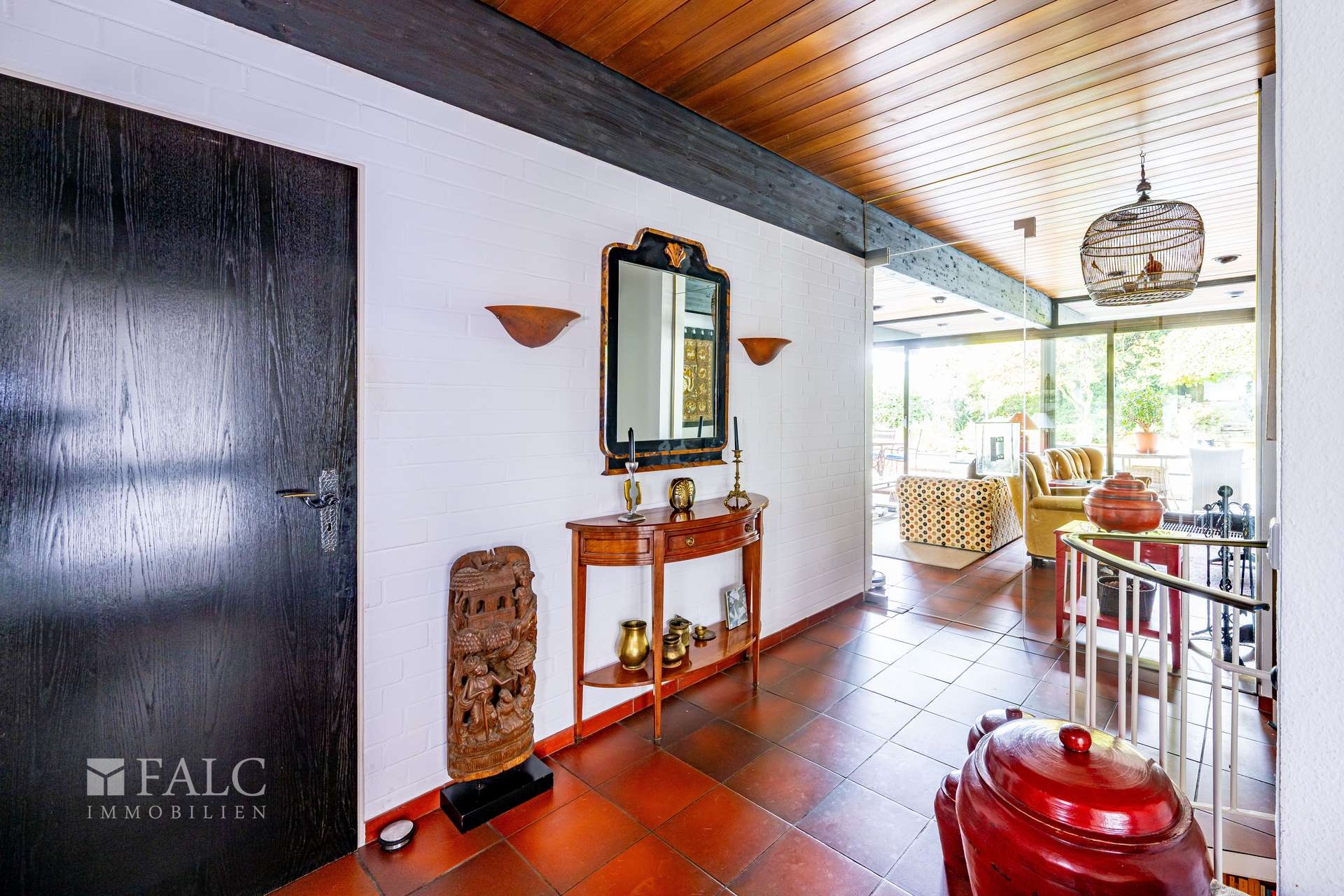 Entrée mit Blick ins Wohnzimmer