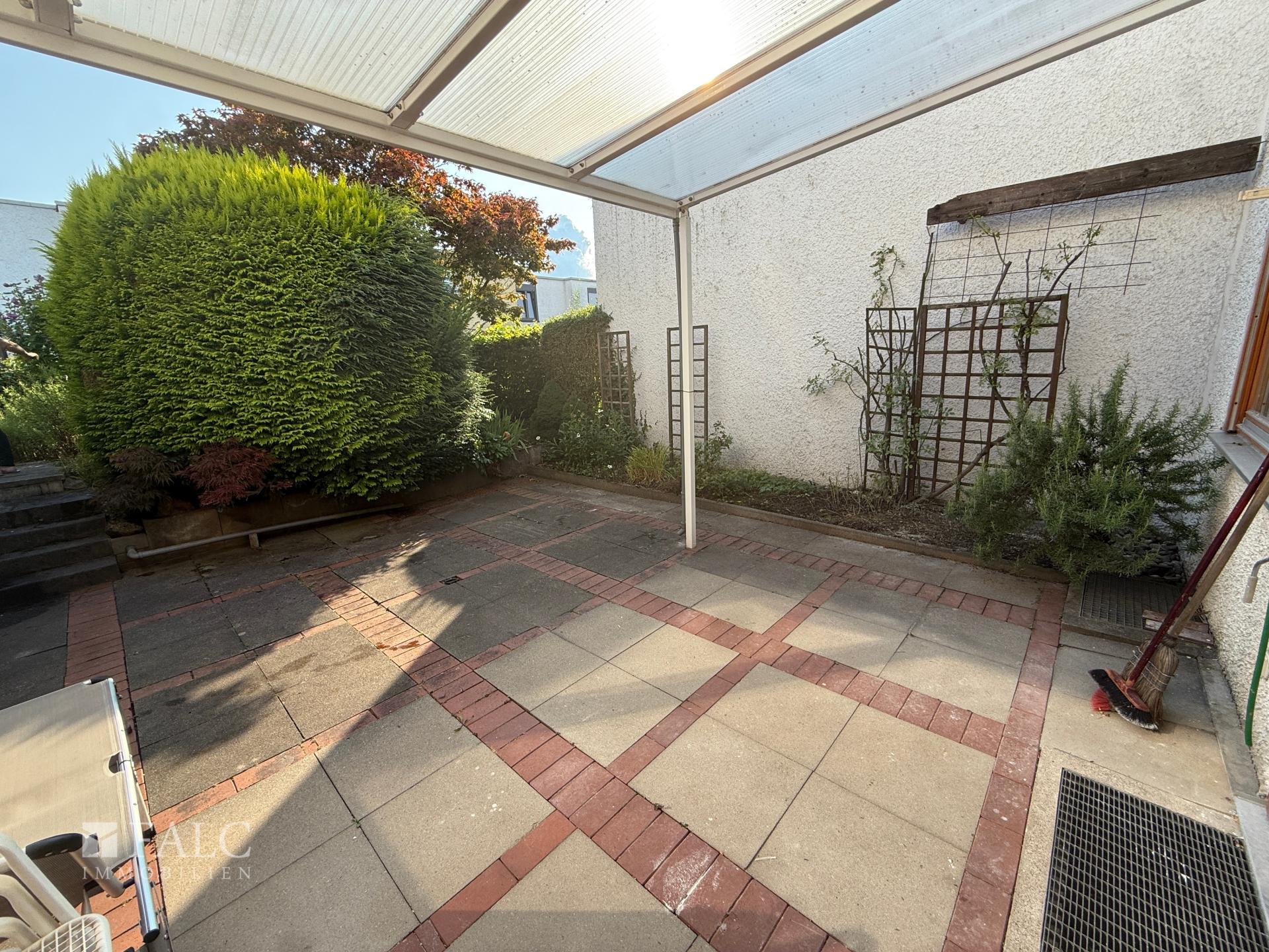 Terrasse mit Pergola