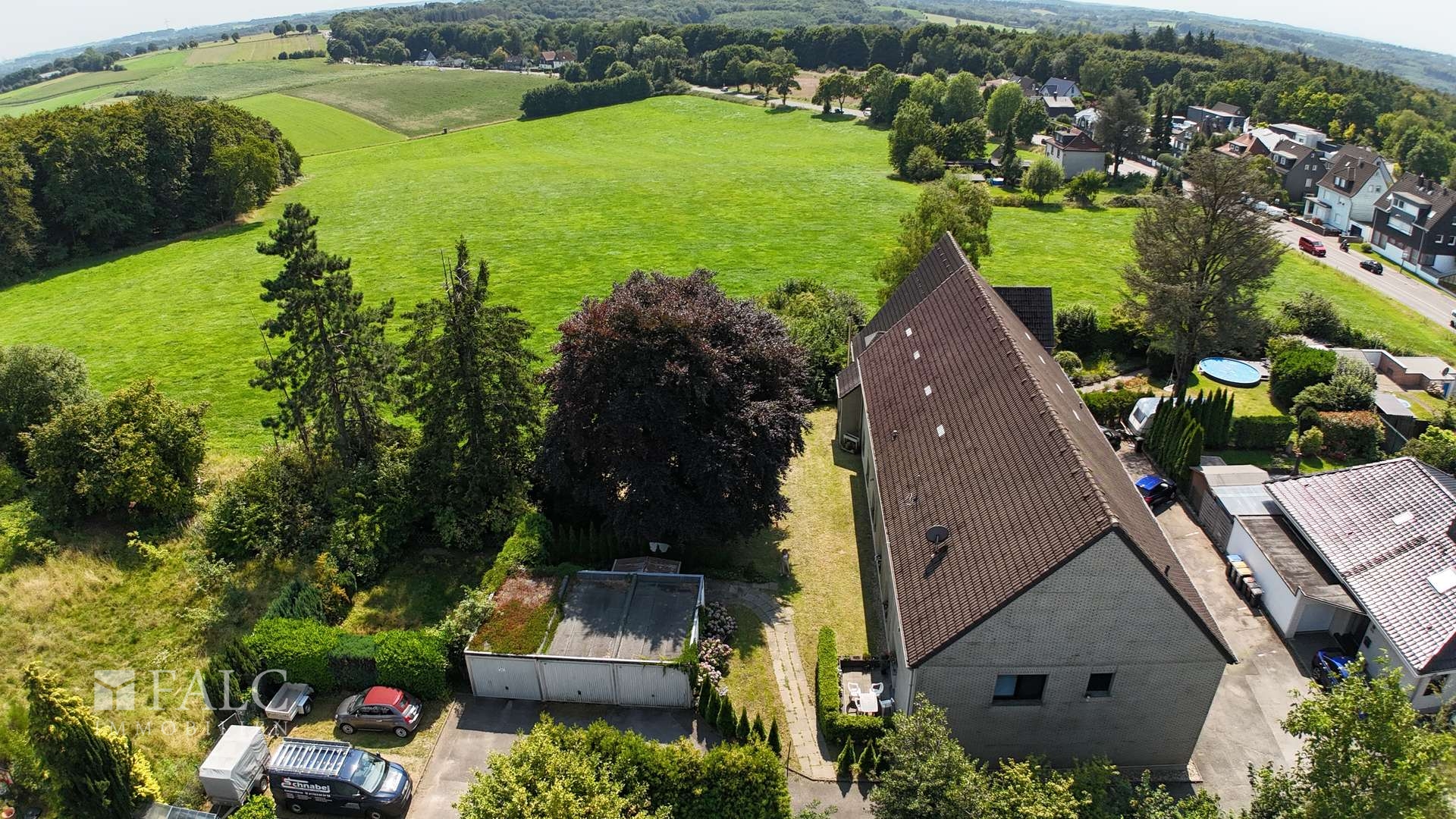 Seiten- und Rückansicht