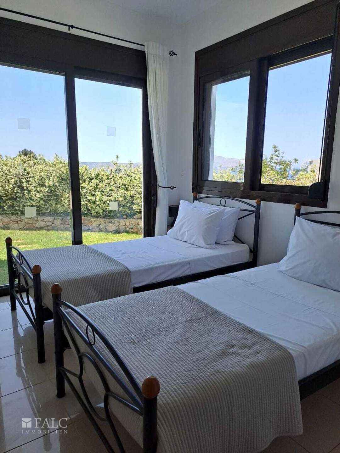 Schlafzimmer 1
