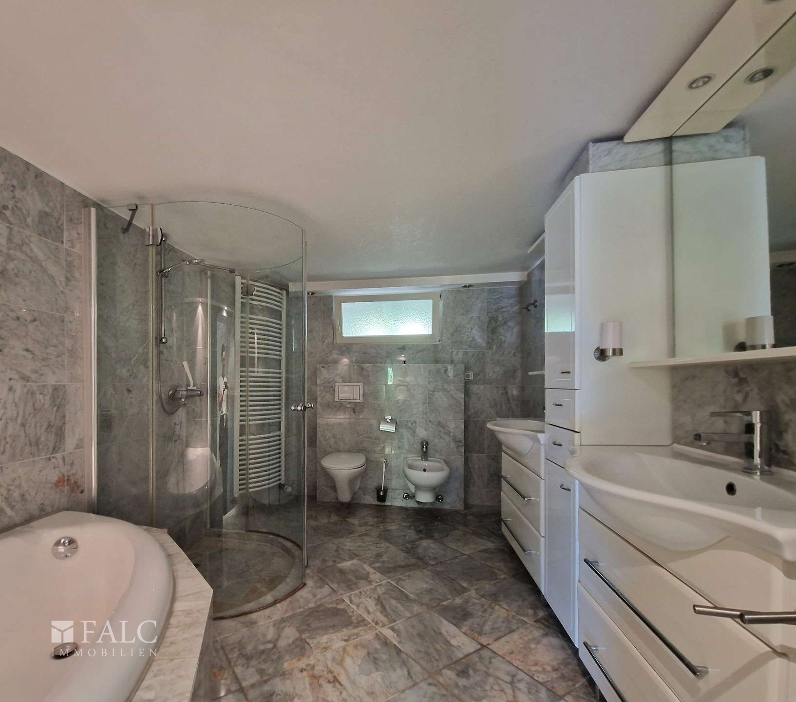 Badezimmer (Souterrain)