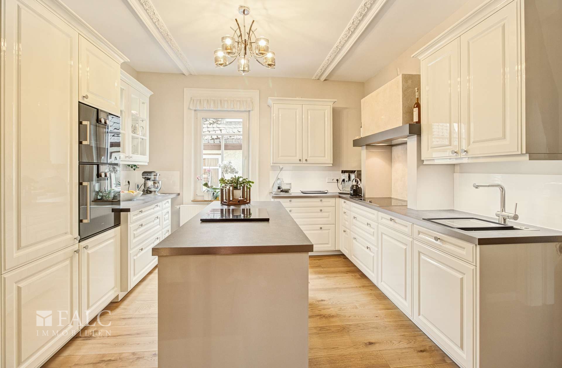 Poggenpohl Küche mit Gaggenau Geräten 1.OG