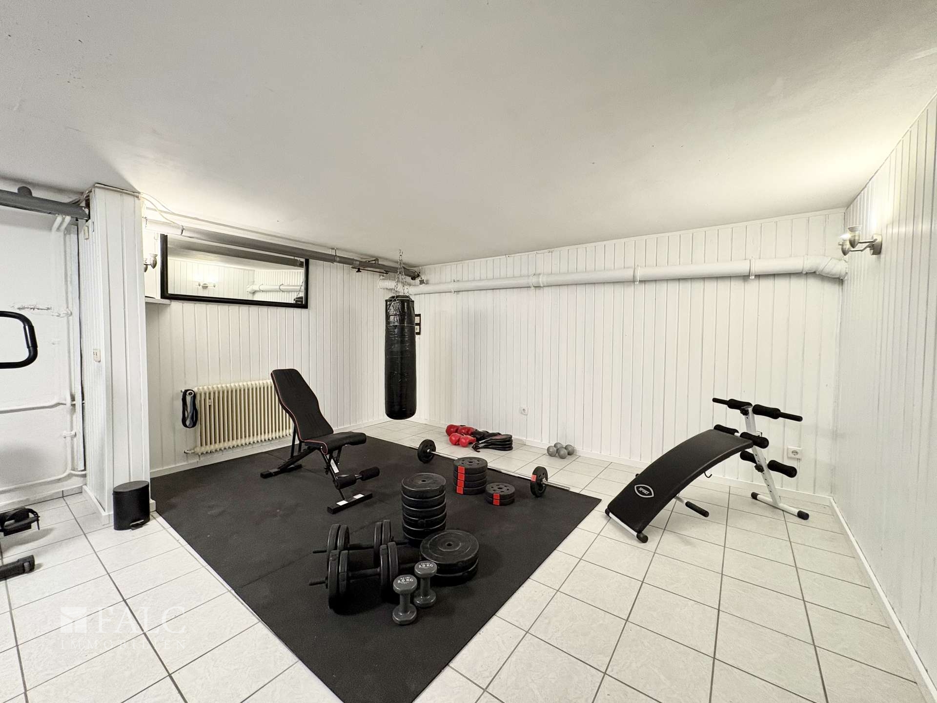 Fitnessfläche im Keller 