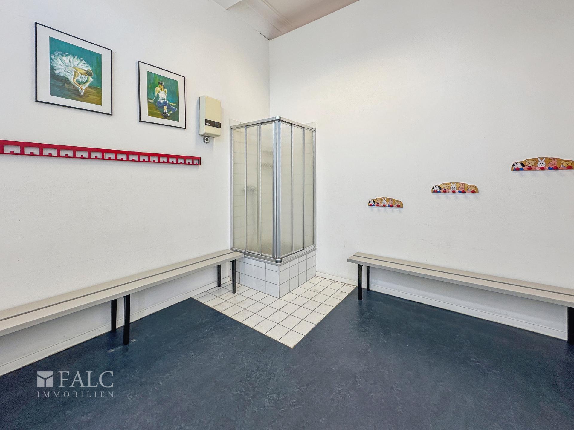 Umkleide + Dusche Tanzschule