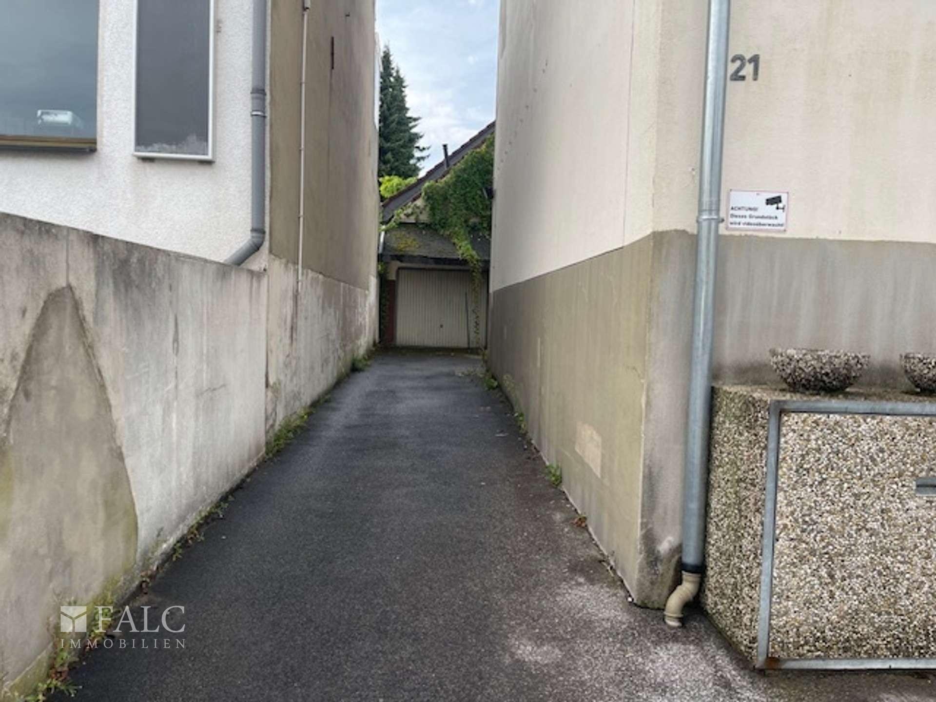Zufahrt Garage