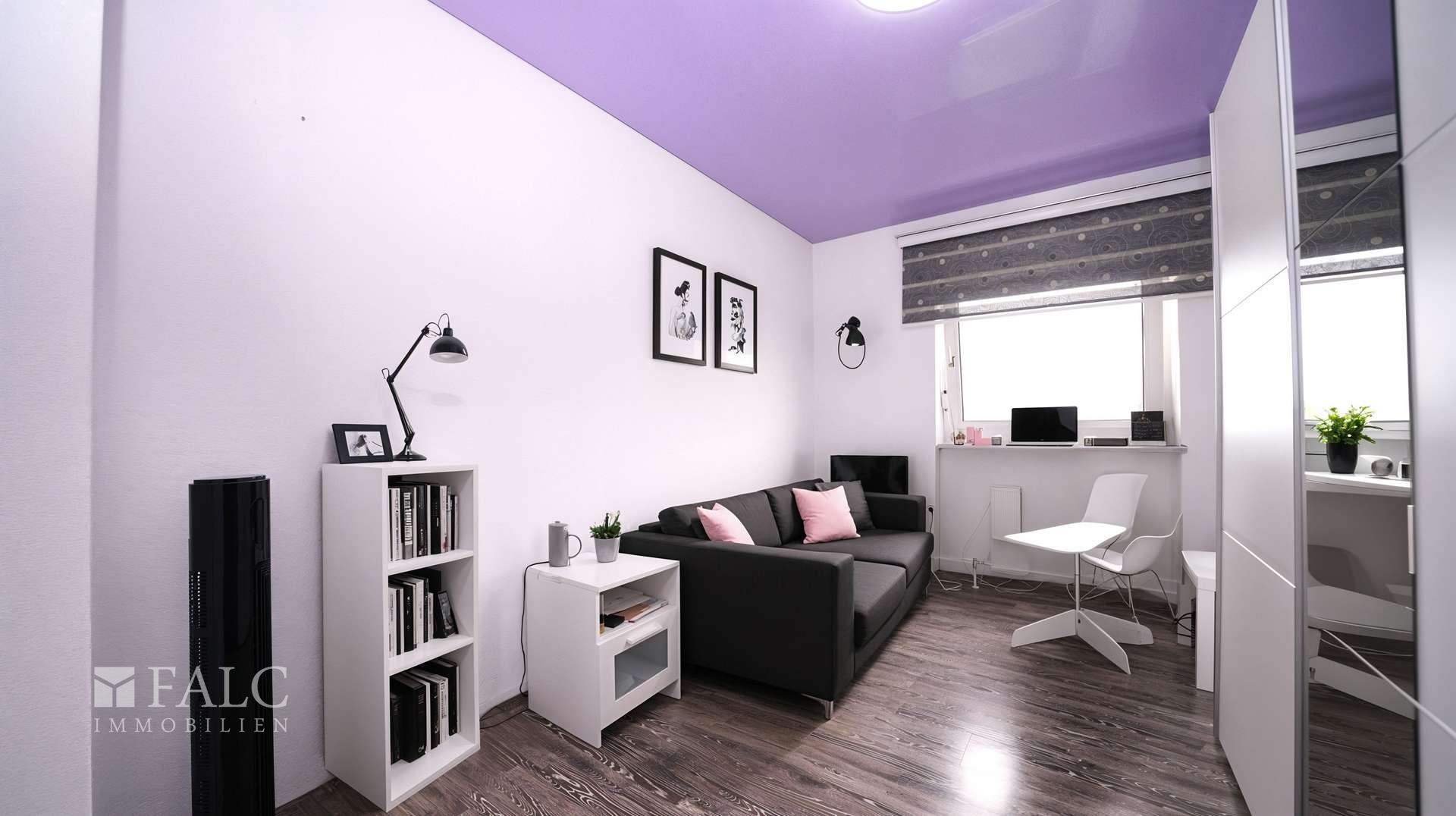 Praktisches Arbeitszimmer