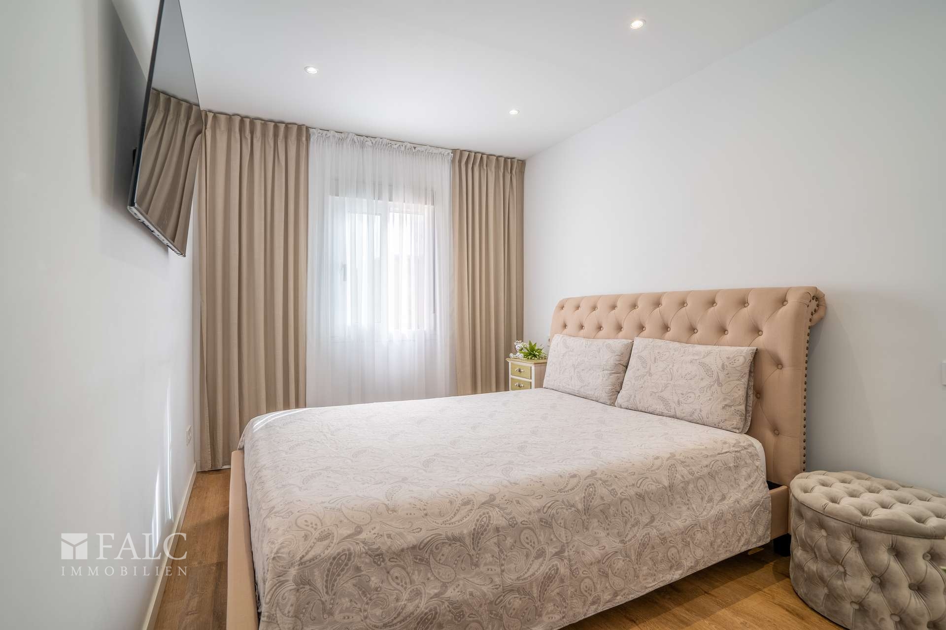 Schlafzimmer 1
