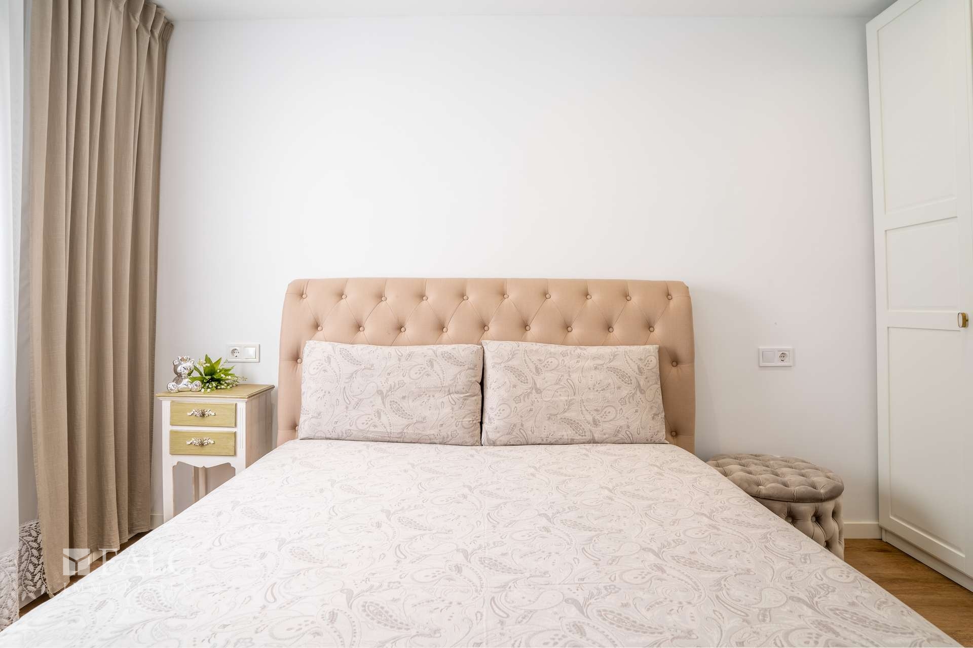 Schlafzimmer 1
