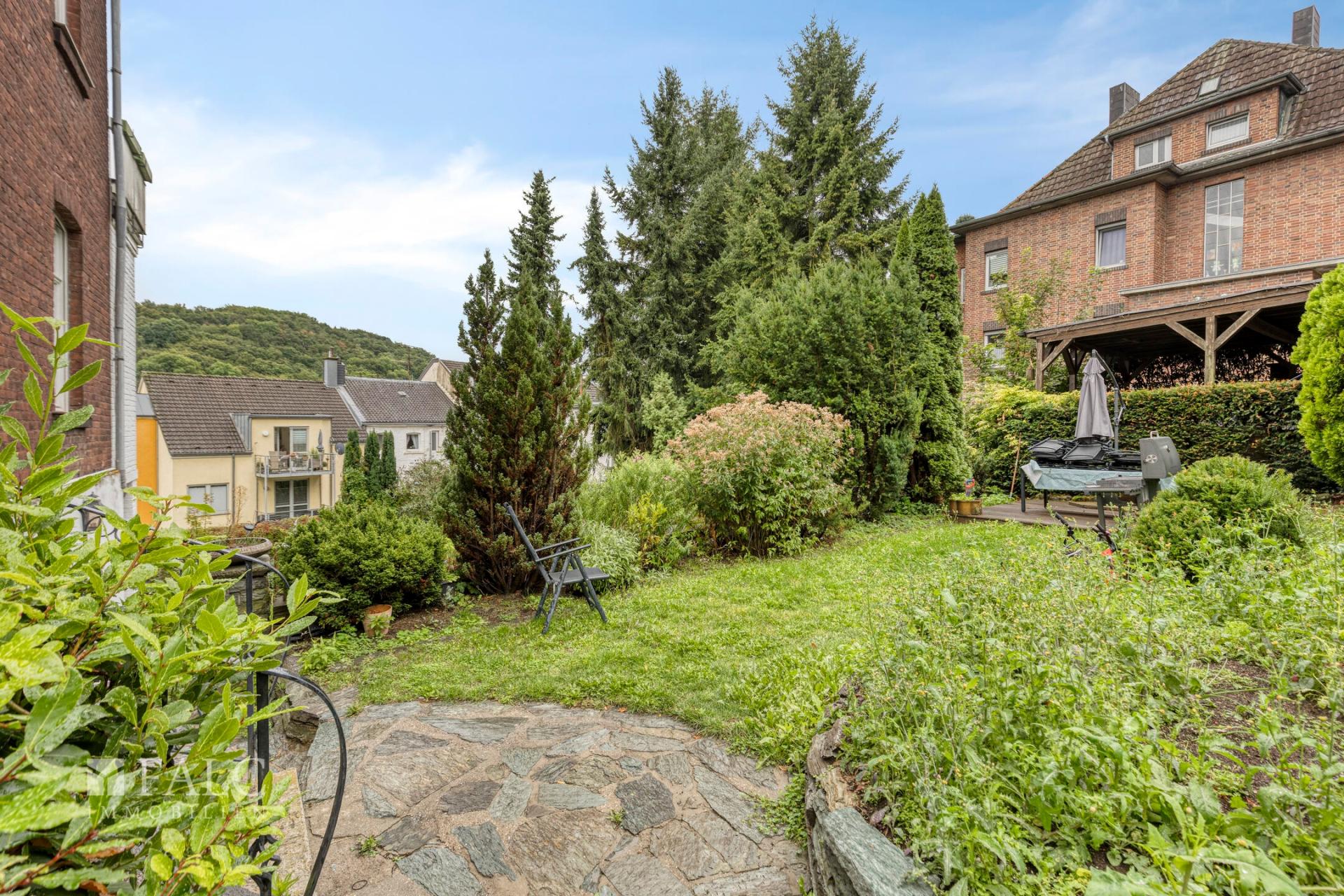 oberer Teil: Blick vom Nachbarhaus