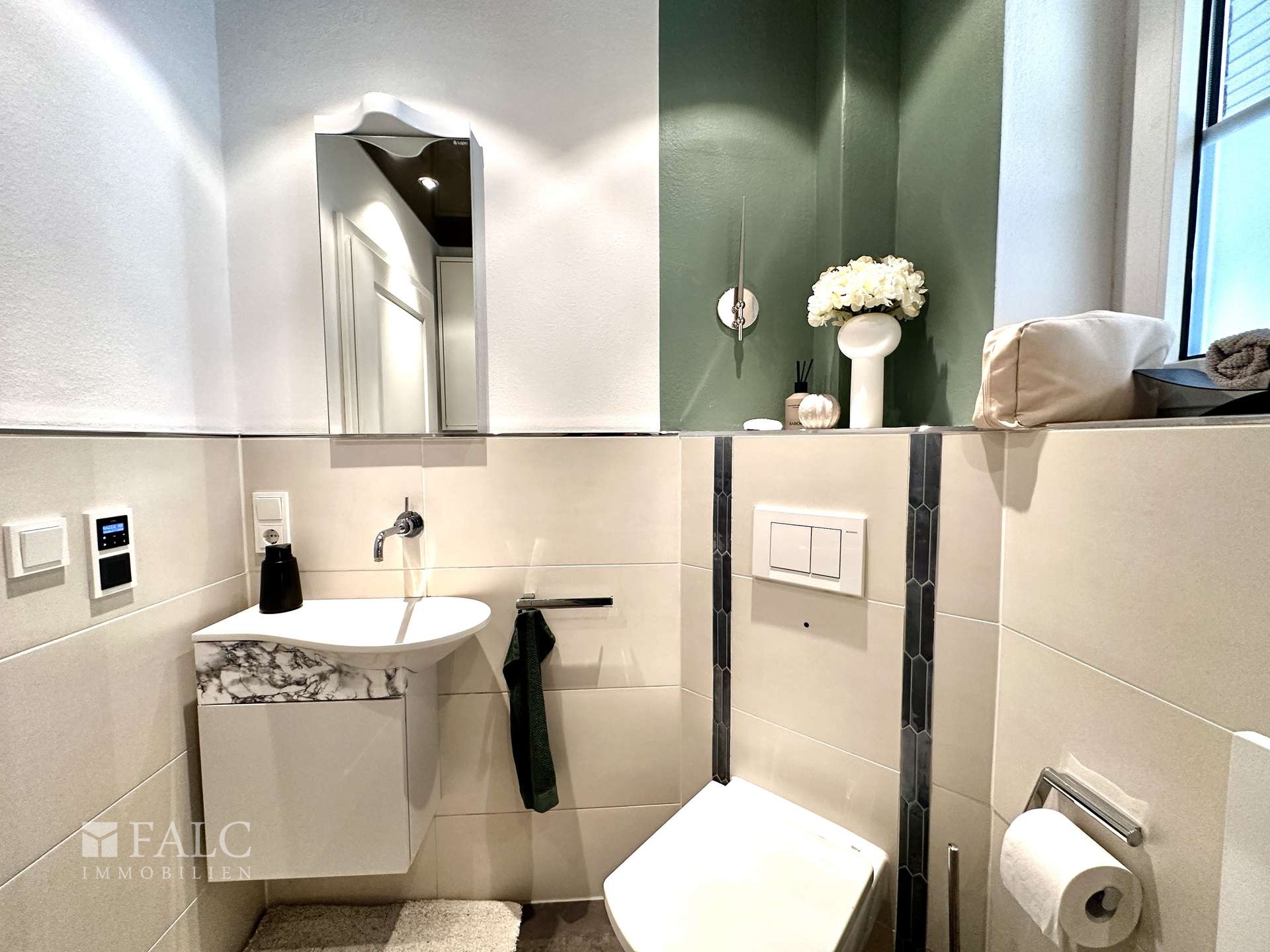 Modernes Gäste-WC EG