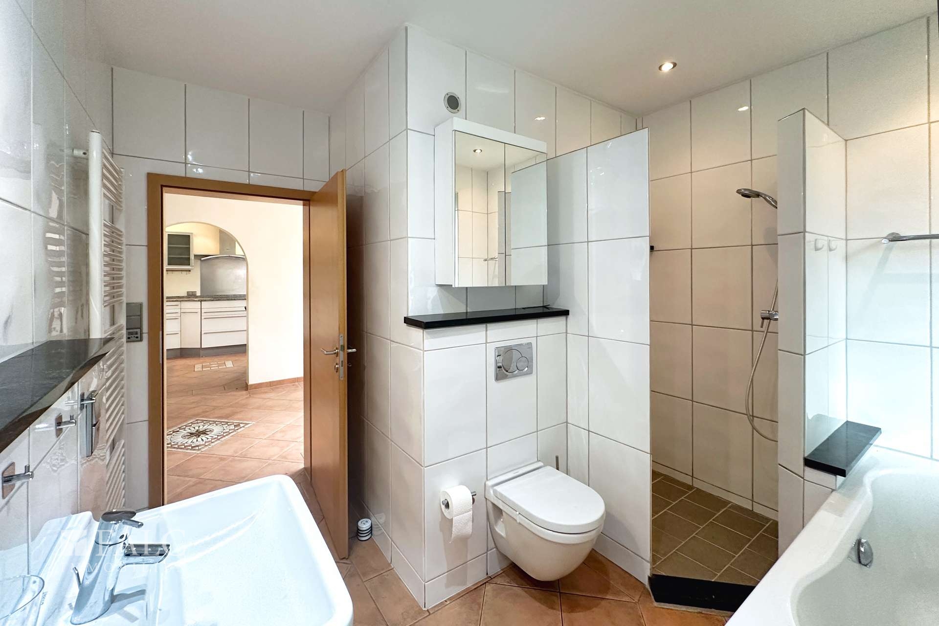 Bad Richtung WC und Dusche