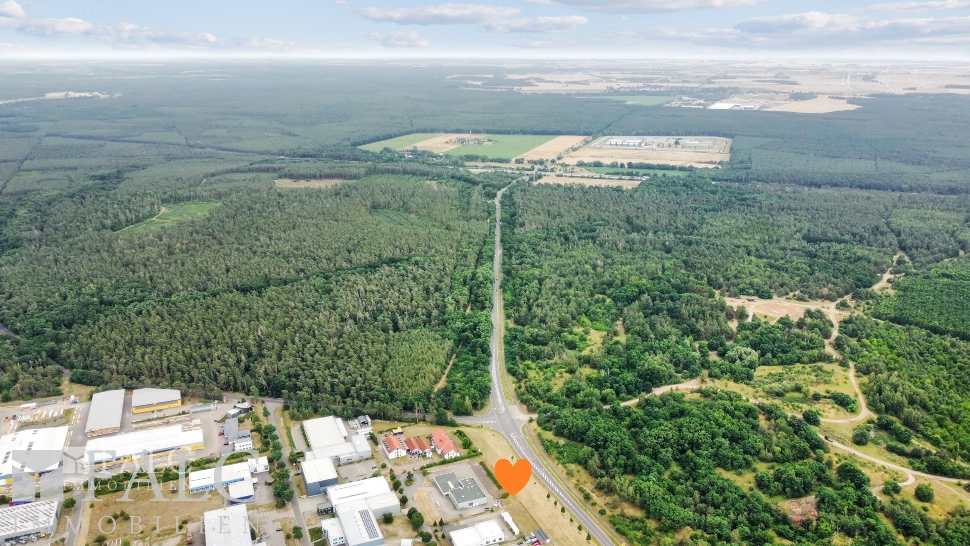 Luftbild (A2 im Hintergrund)