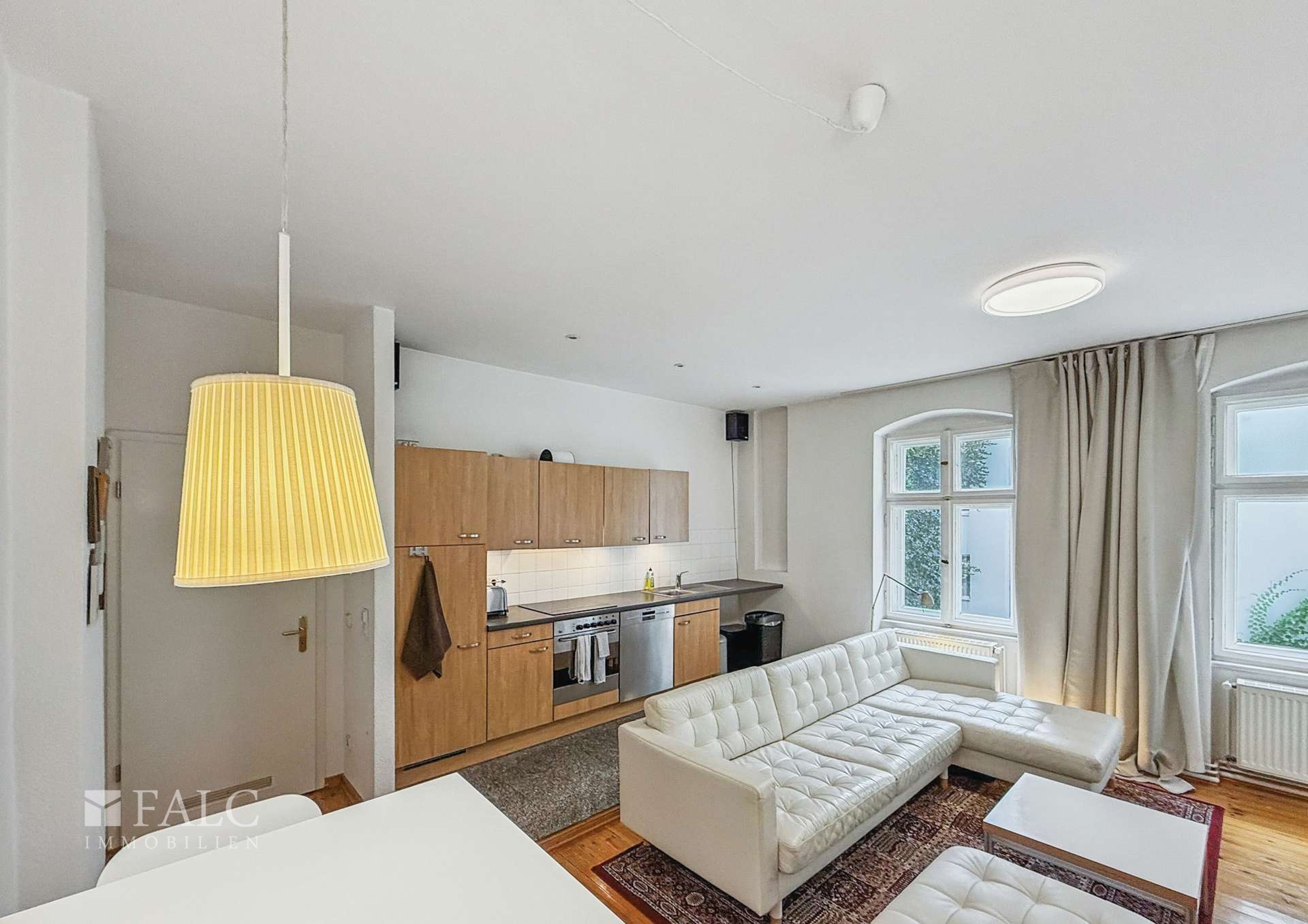 Wohnzimmer mit Küche