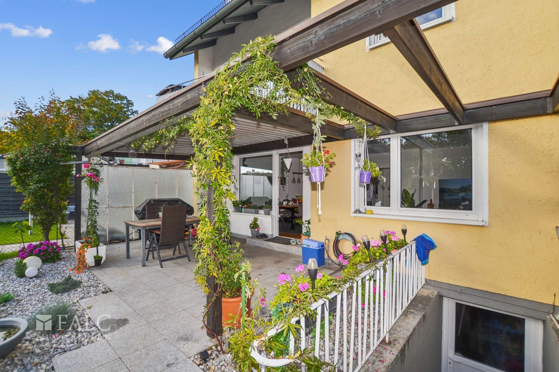 Terrasse / Zugang UG