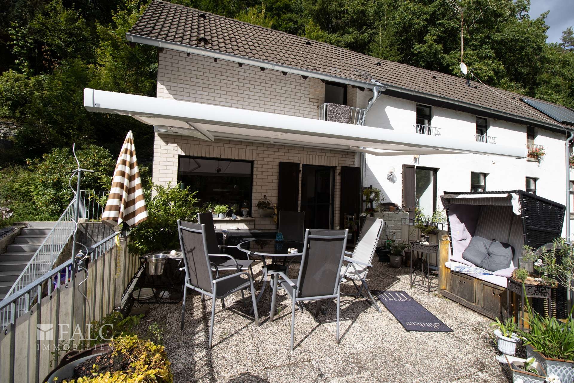 Terrasse lädt zum entspannen ein