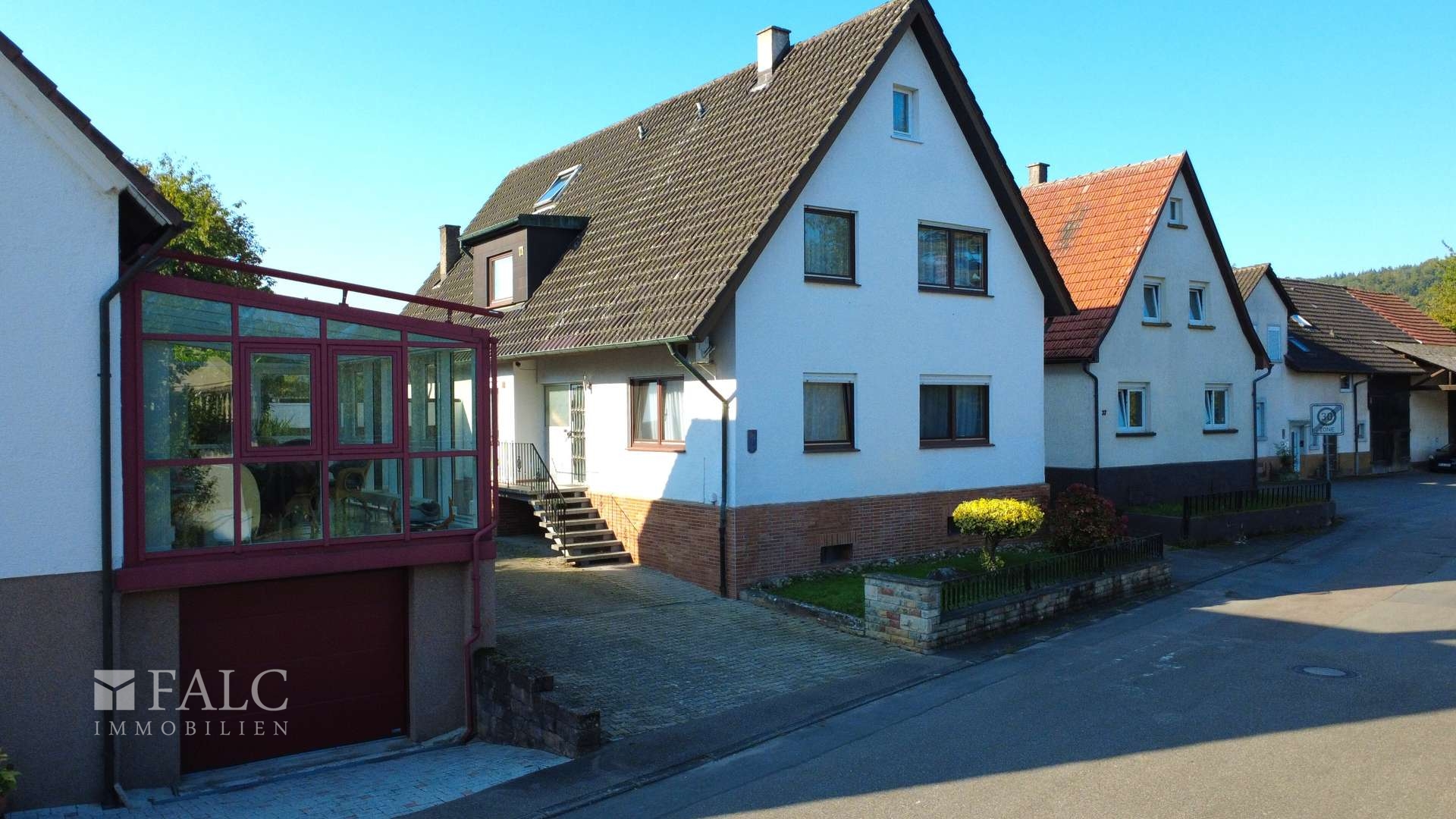 Breite Einfahrt
