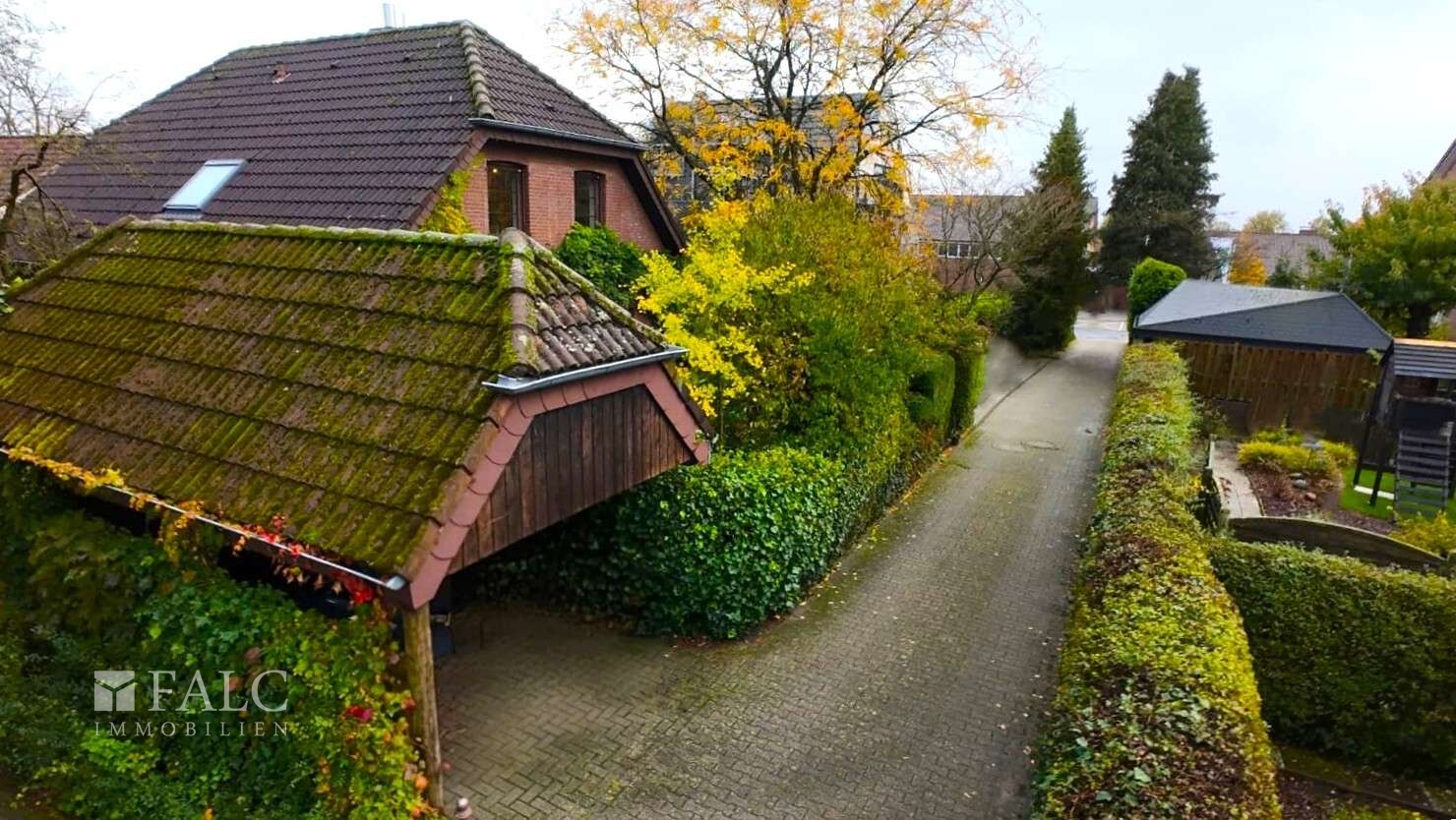 Einfahrt inkl. Carport