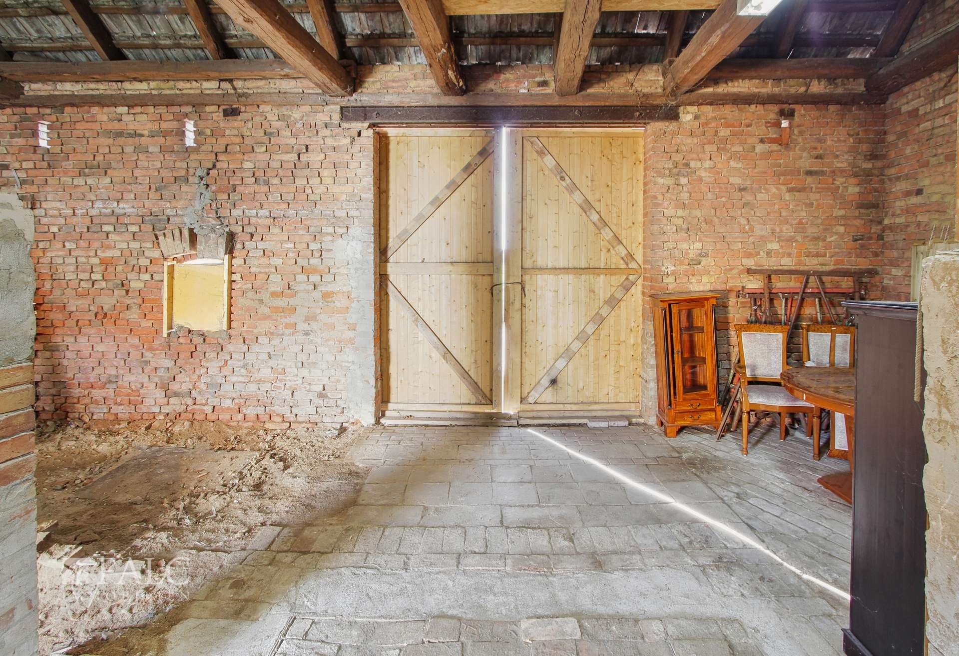 Großes Scheunentor zur Straße