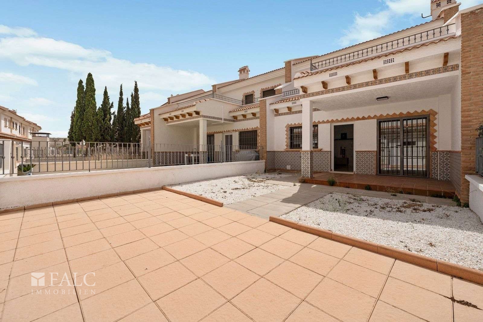 Terrace & Garden / Terraza y jardin